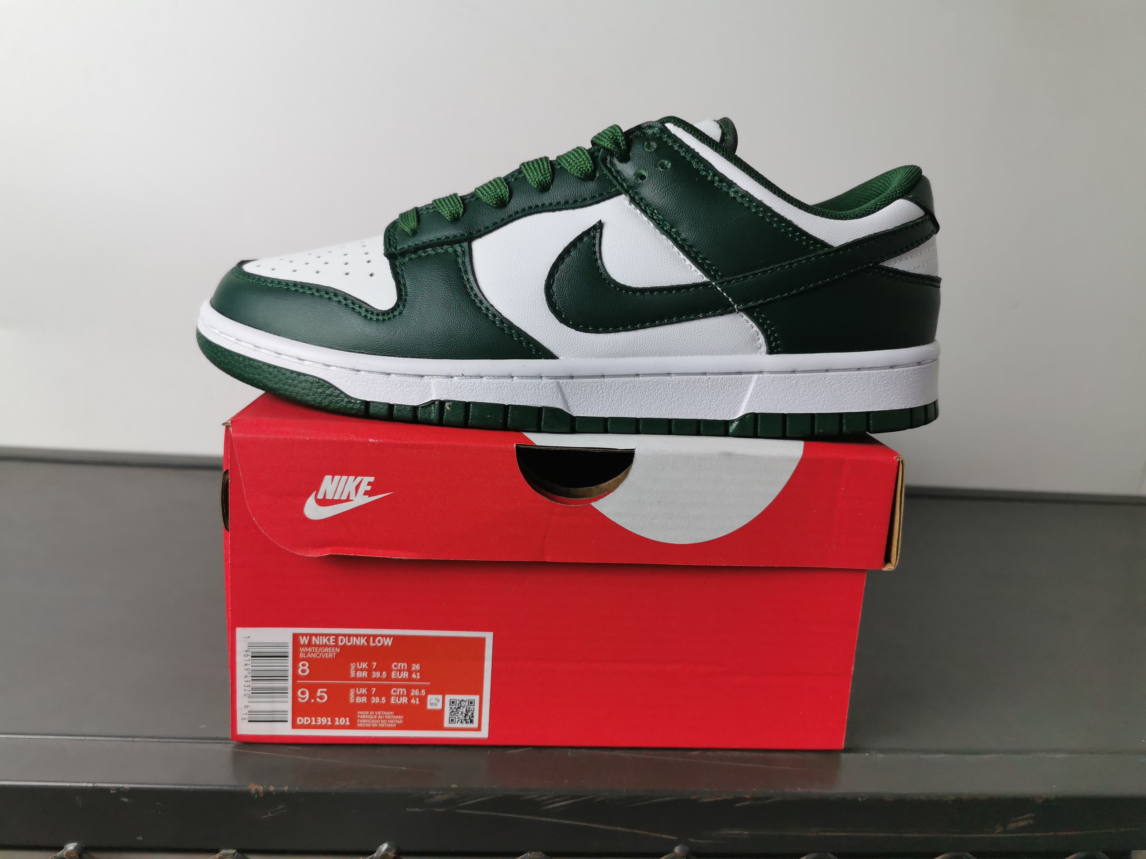Nike SB Dunk Low Retro: Classic Style, Modern Comfort - DD1391-101 10 a1745906219688 7741