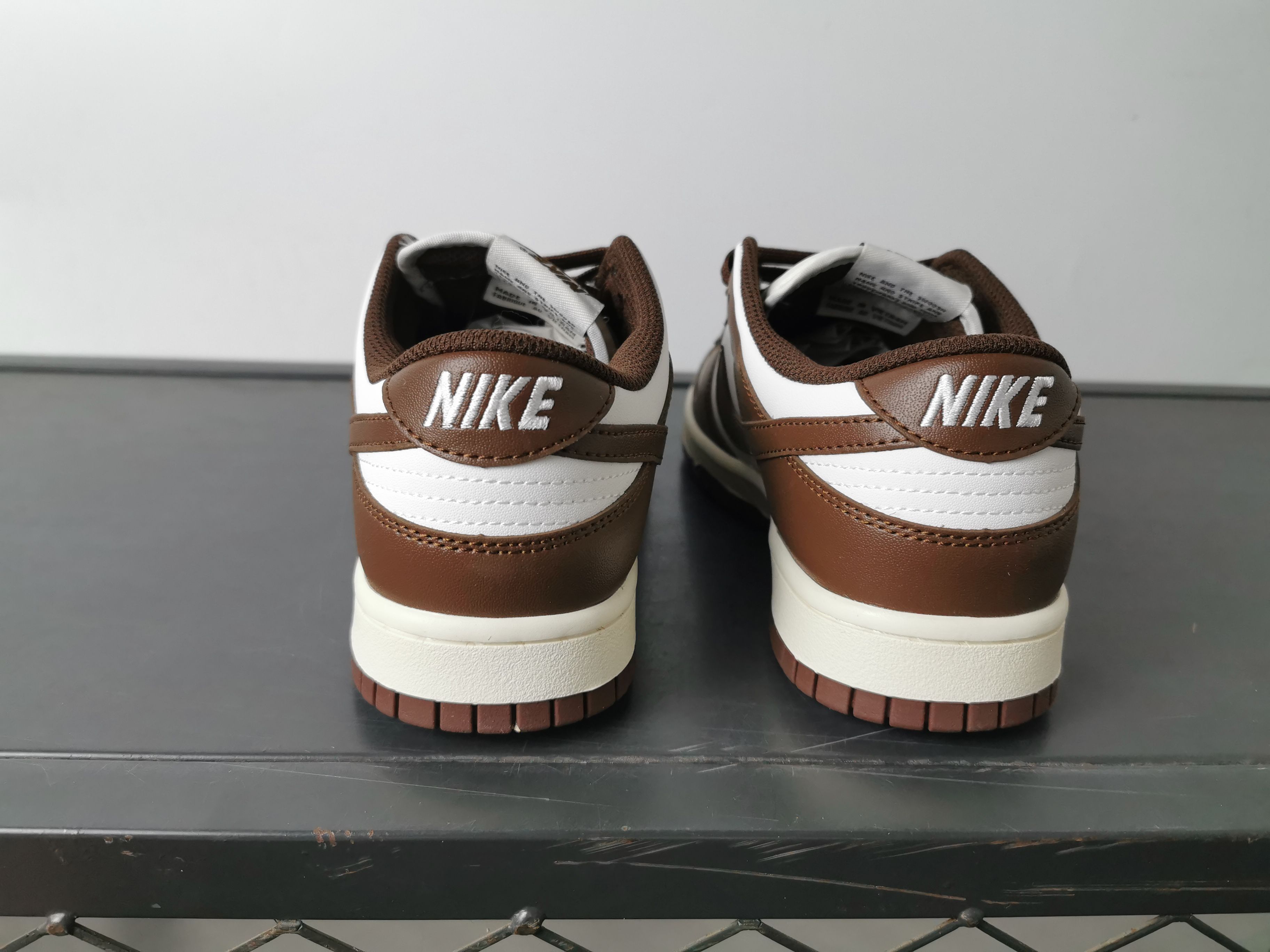 Nike SB Dunk Low Retro: Brown and White Casual Skateboarding Shoes 4 a1745906381876 3522