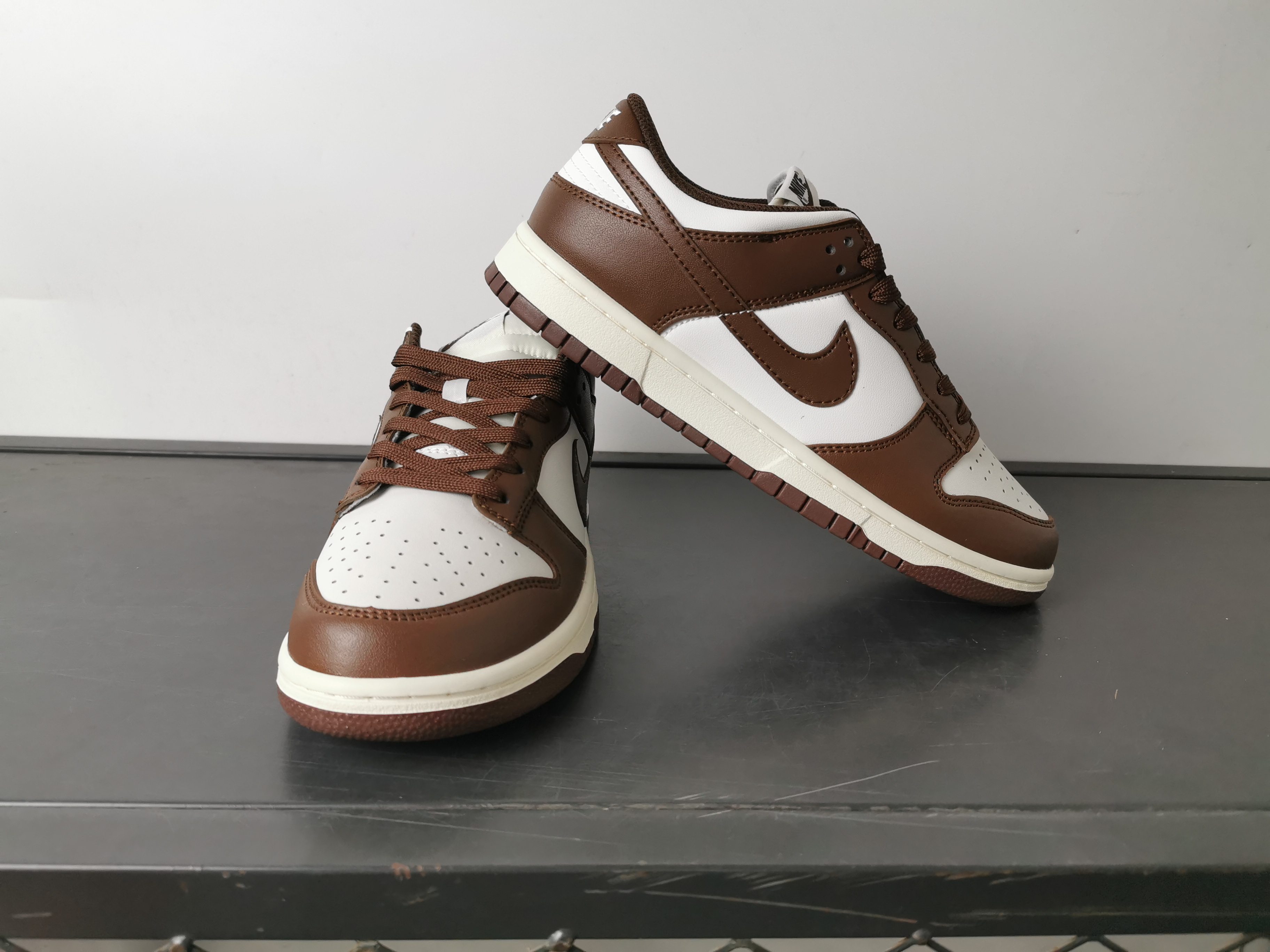 Nike SB Dunk Low Retro: Brown and White Casual Skateboarding Shoes 7 a1745906383317 5725