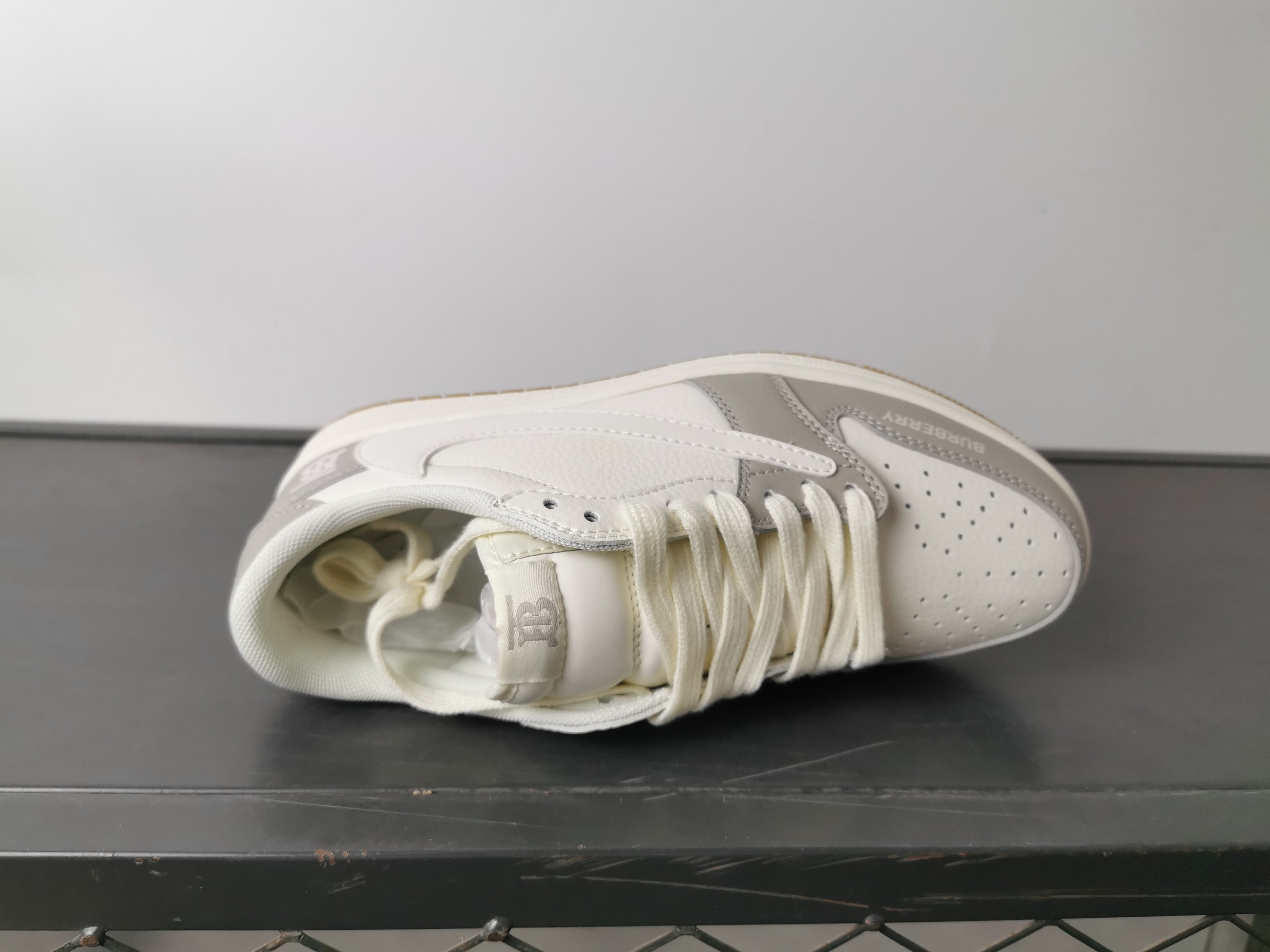 Burberry Low-Top Leather Sneakers in Gray and White for Men and Women 5 a1745906495861 1631