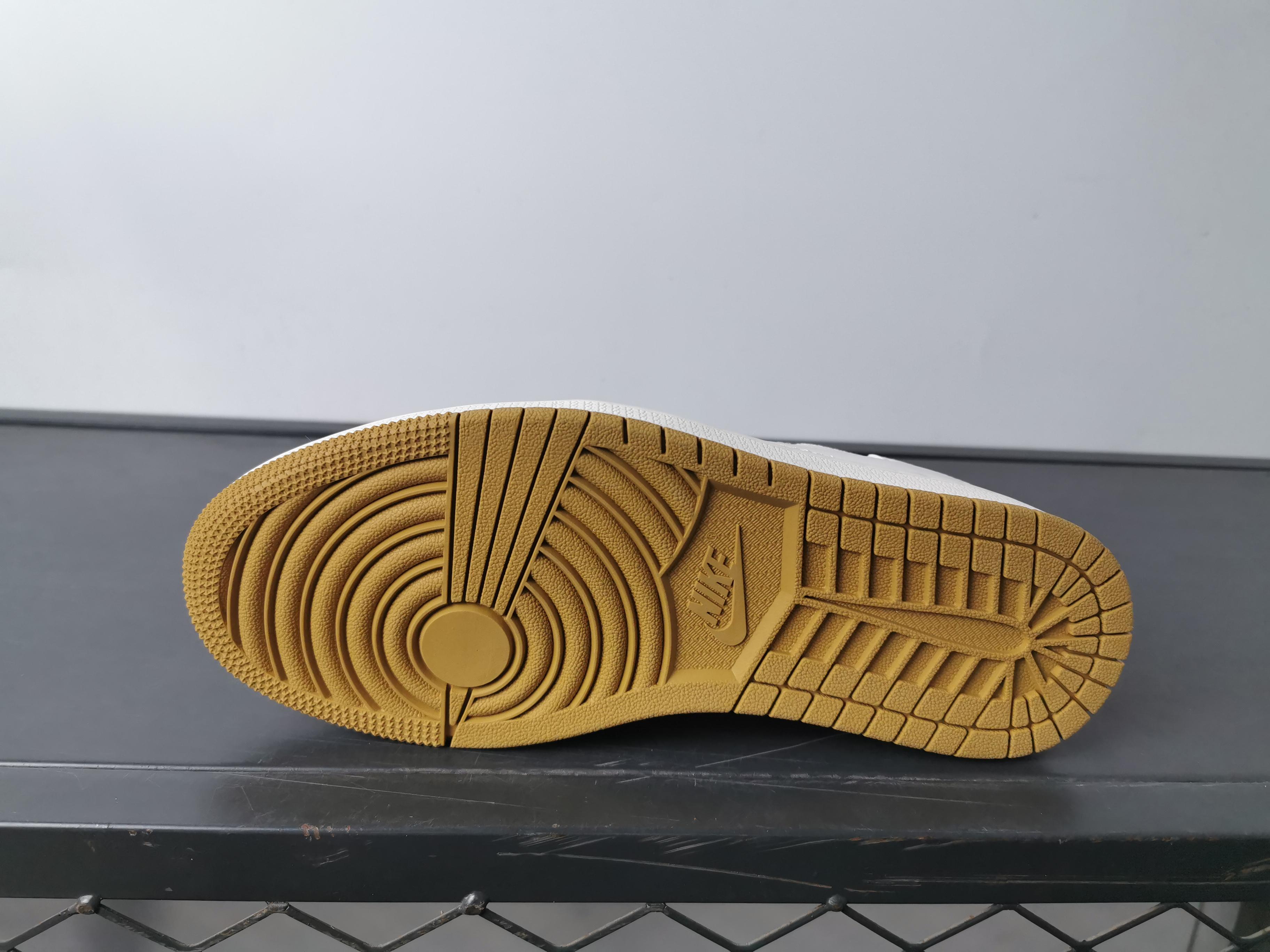 Burberry Low-Top Leather Sneakers in Gray and White for Men and Women 6 a1745906496129 6522