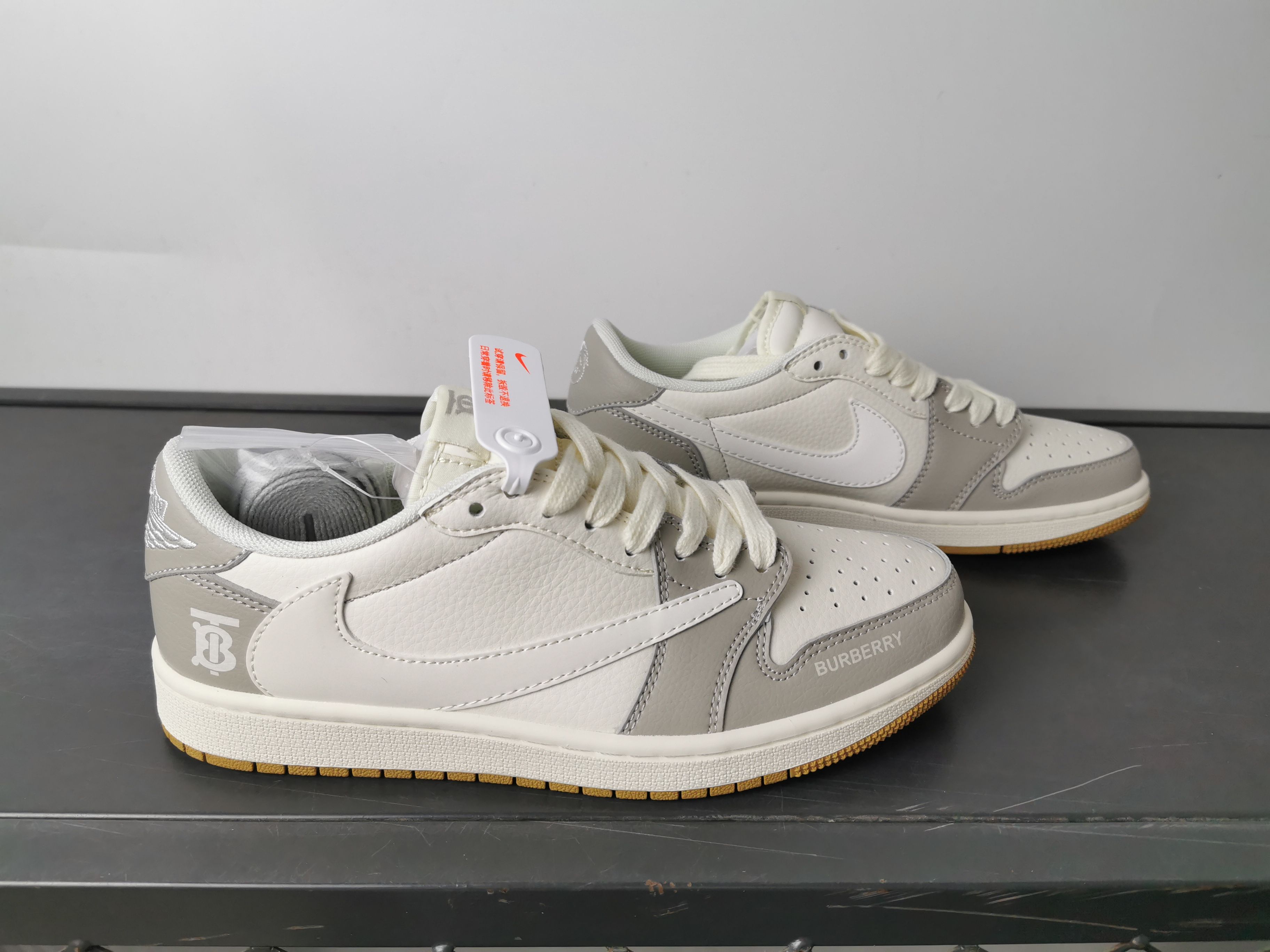 Burberry Low-Top Leather Sneakers in Gray and White for Men and Women 9 a1745906497483 6223