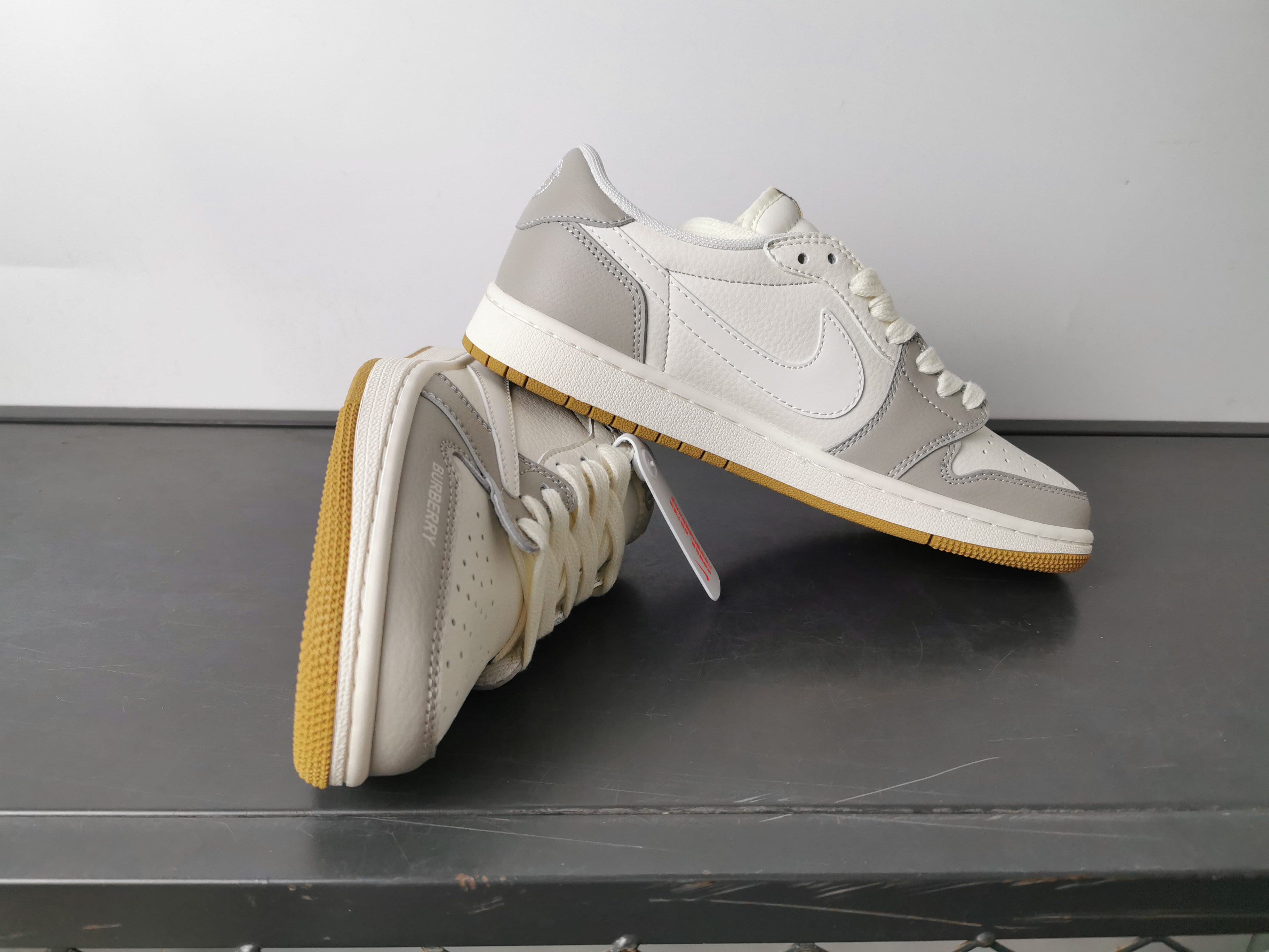 Burberry Low-Top Leather Sneakers in Gray and White for Men and Women 8 a1745906497520 3667