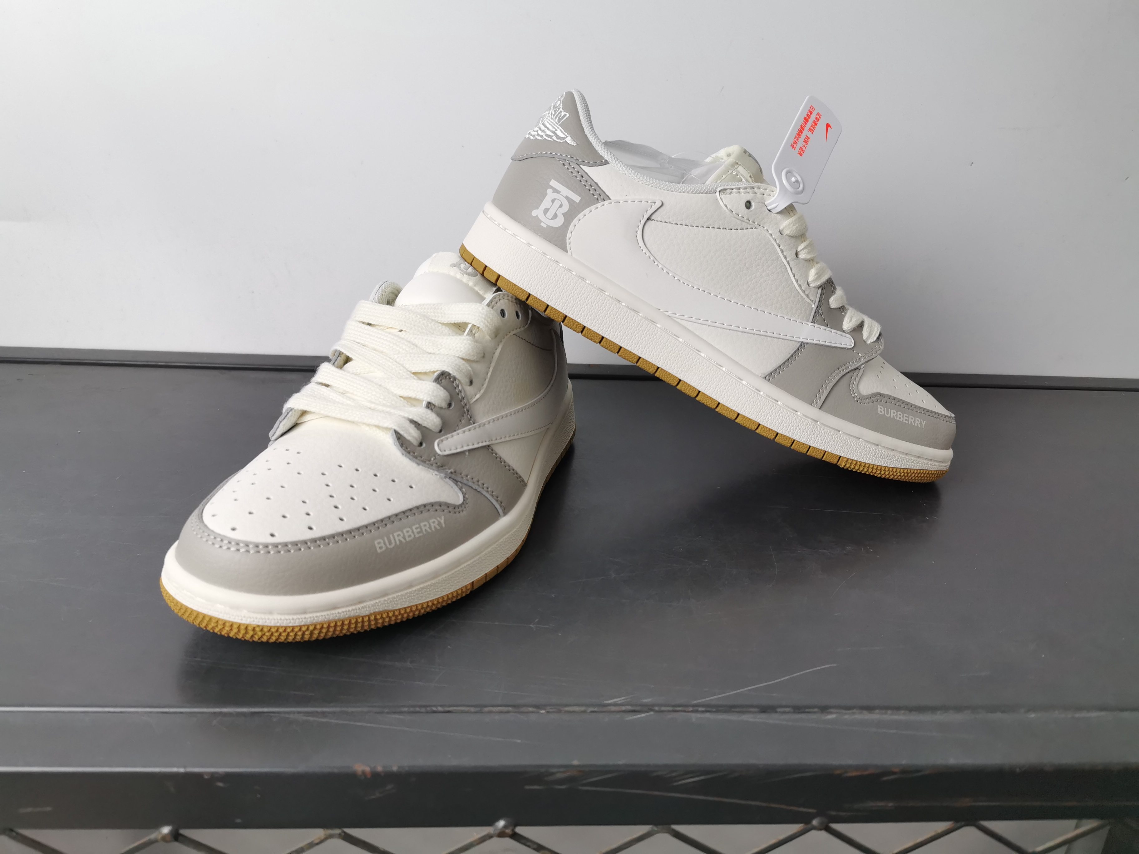 Burberry Low-Top Leather Sneakers in Gray and White for Men and Women 7 a1745906497560 1004