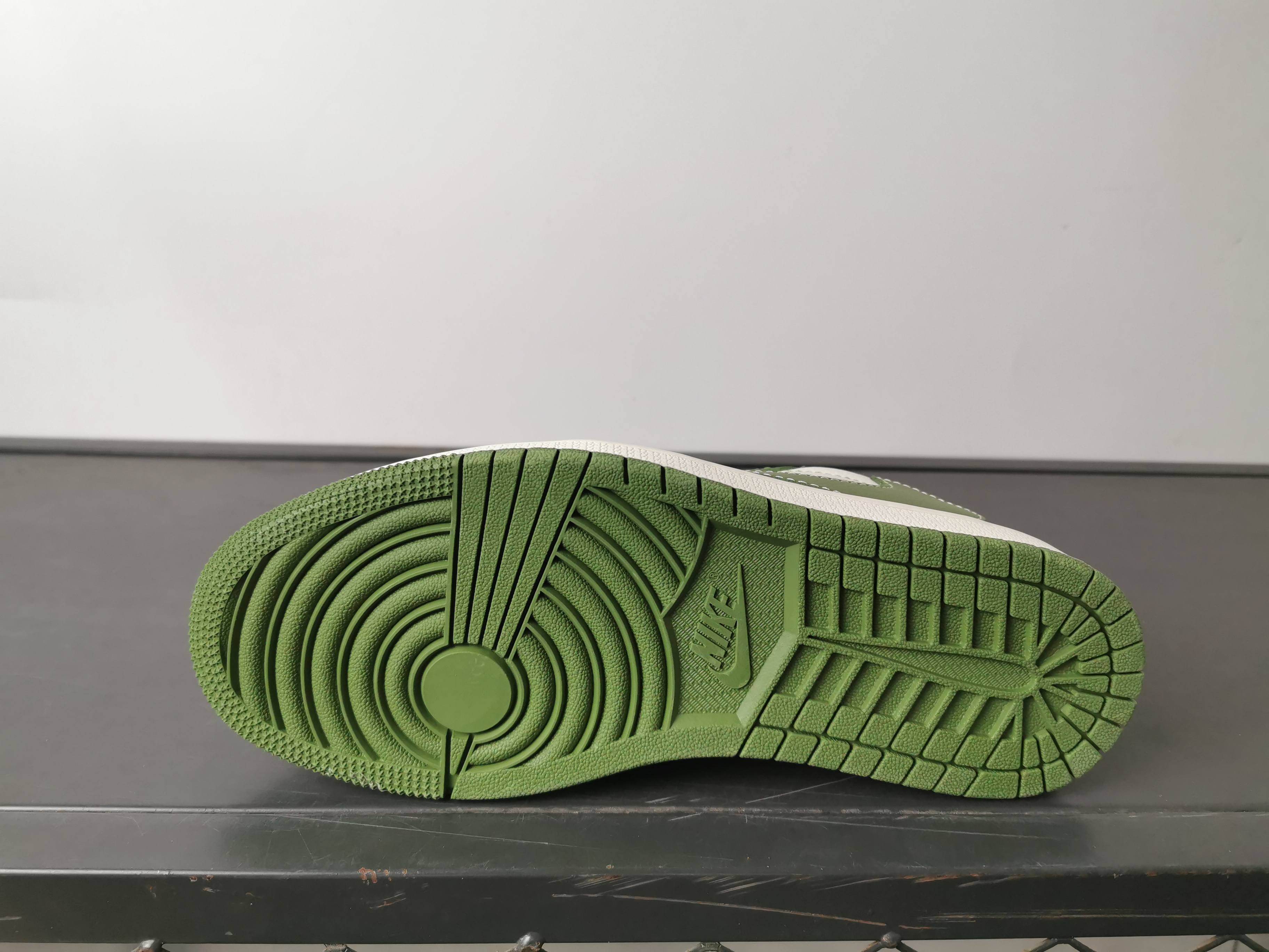 Champion Low-Top Sneakers Olive Green and White Athletic Shoes 6 a1745906528271 8073