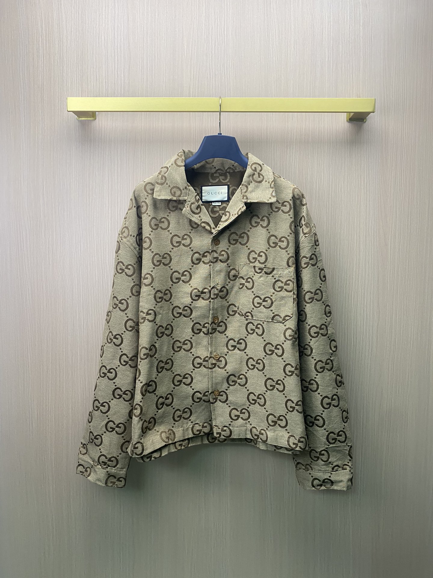 Gucci 2024 nueva camisa de manga larga Oxford unisex con cuello abierto y logo impreso en toda la superficie, tela Oxfo…