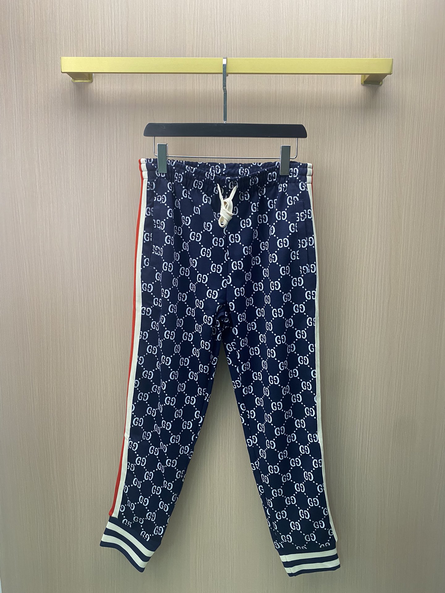 Gucci nuevos pantalones largos clásicos con jacquard de logotipo y cinta, tela original personalizada, misma que usan c…