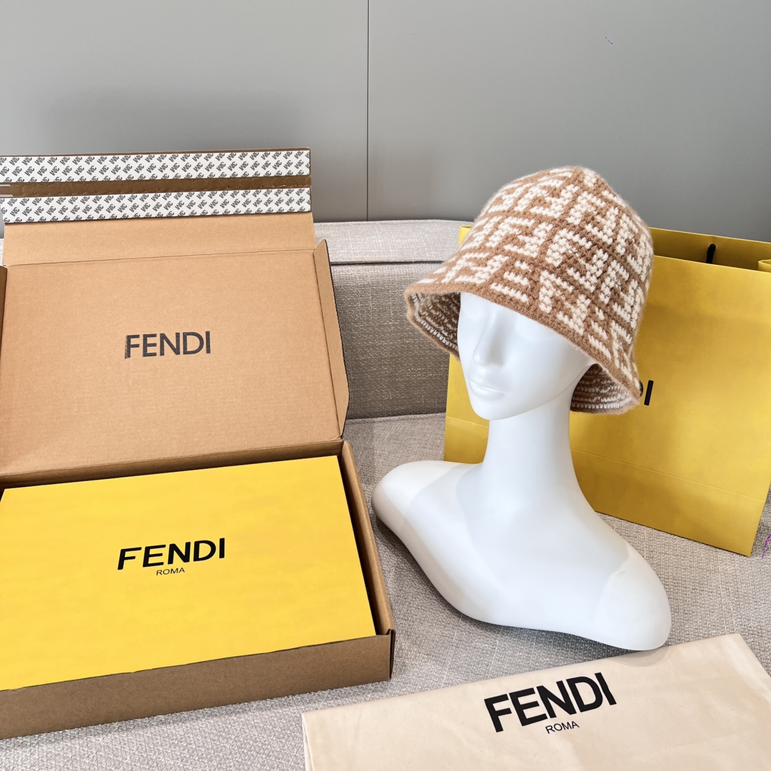 Fendi Sjaals Melkthee kleur Kalfsleer Kasjmier Koeienhuid Wol