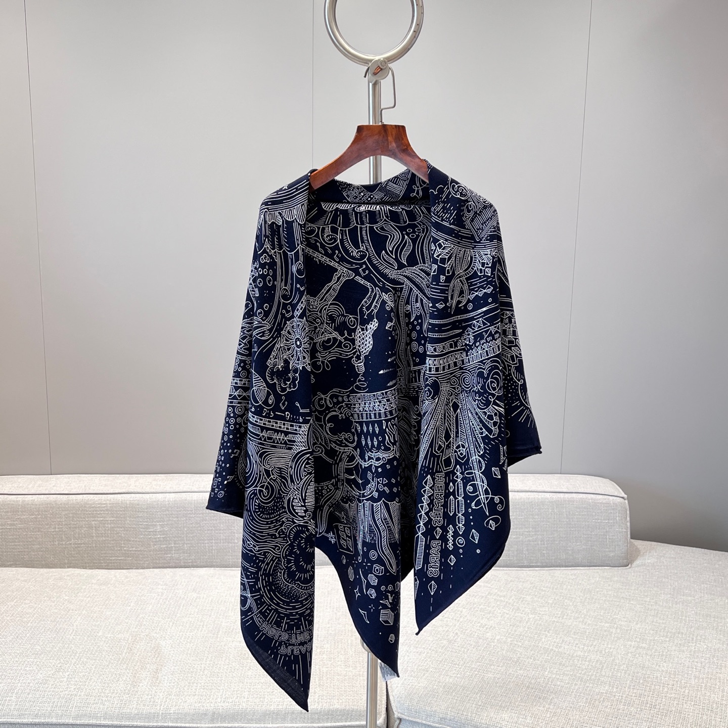Шарф Hermes Дмитрий Рыбалченко Кашемир Шёлк Синий 136x137см Hermès