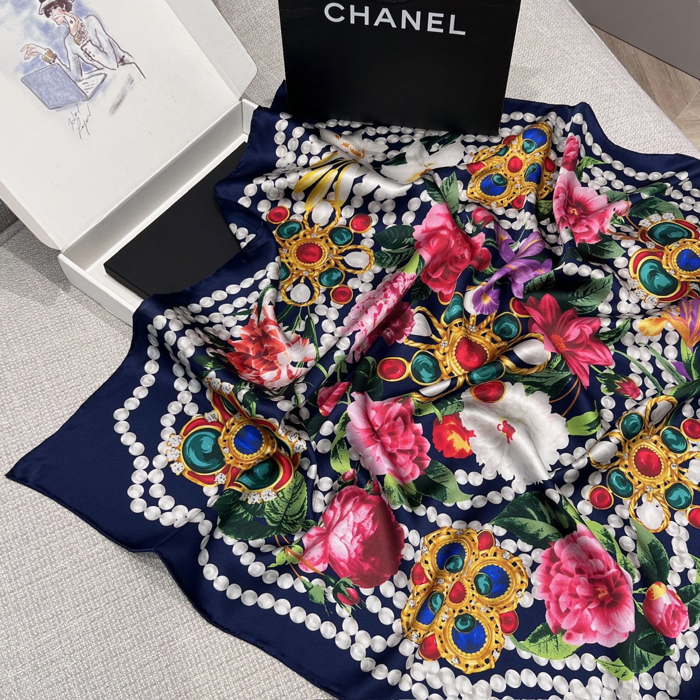 Chanel 𝐂𝐡𝐚𝐧𝐞𝐥 • 𝟐𝟔𝐂 《 花卉高级珠宝 》藏蓝色