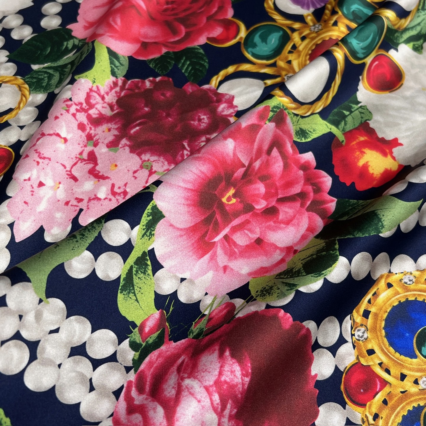 Chanel 𝐂𝐡𝐚𝐧𝐞𝐥 • 𝟐𝟔𝐂 《 花卉高级珠宝 》藏蓝色