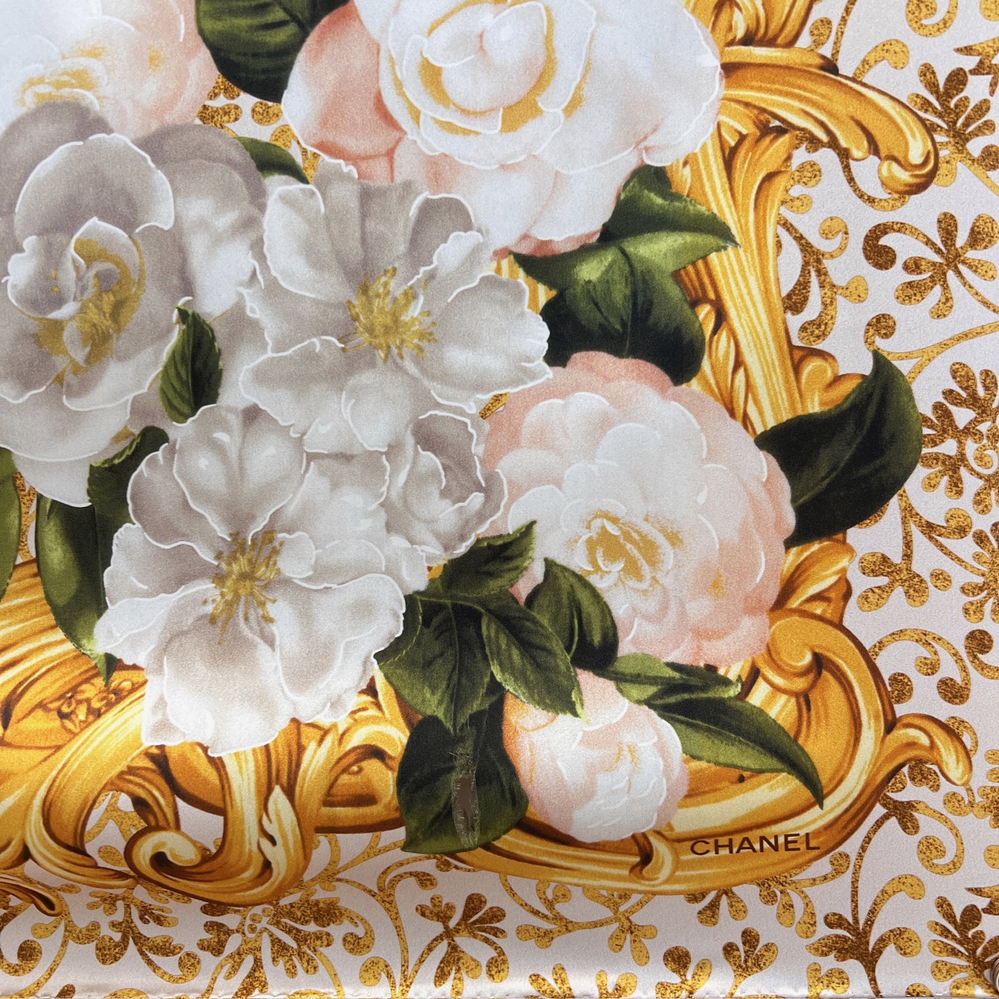 Chanel 𝟐𝟔𝐂 花卉 黄金