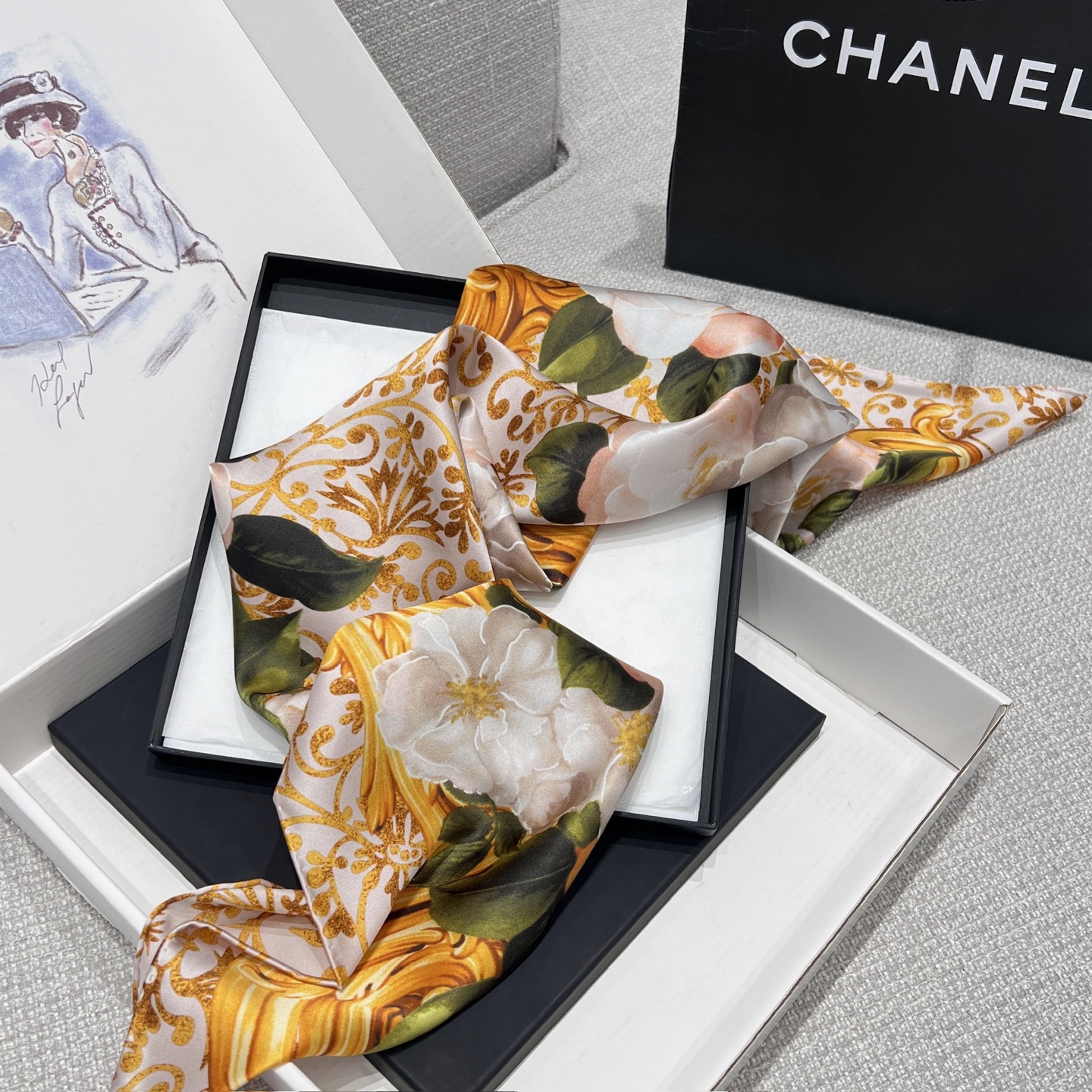 Chanel 𝟐𝟔𝐂 花卉 黄金