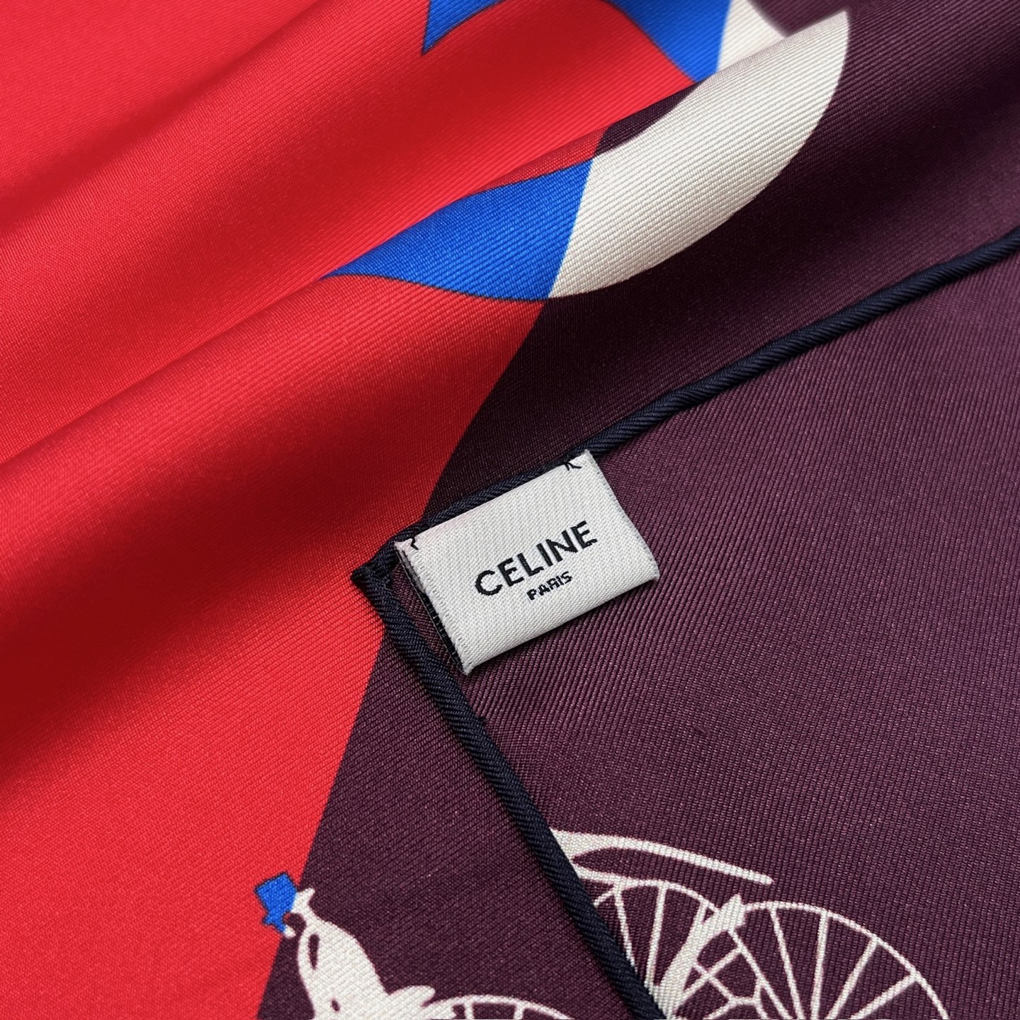 Celine 𝟐𝟔ꫛꫀꪝ《徽章丝巾》 酒红拼红色