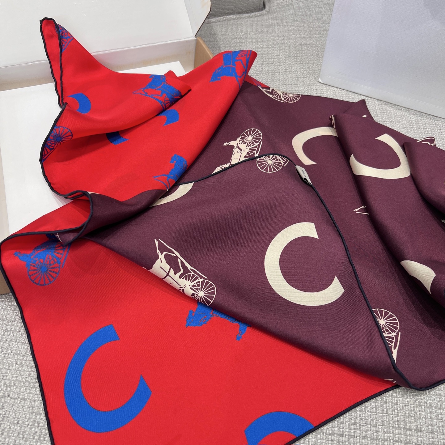 Celine 𝟐𝟔ꫛꫀꪝ《徽章丝巾》 酒红拼红色