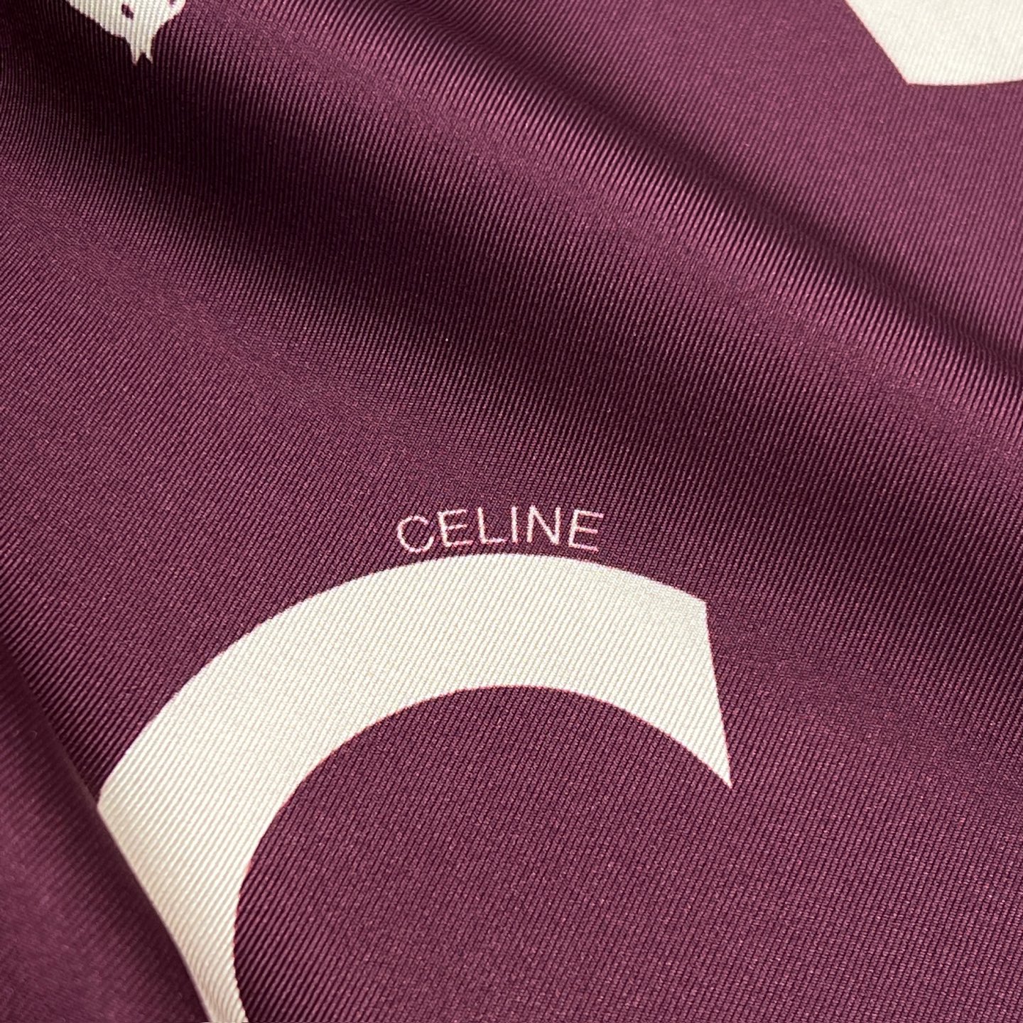 Celine 𝟐𝟔ꫛꫀꪝ《徽章丝巾》 酒红拼红色