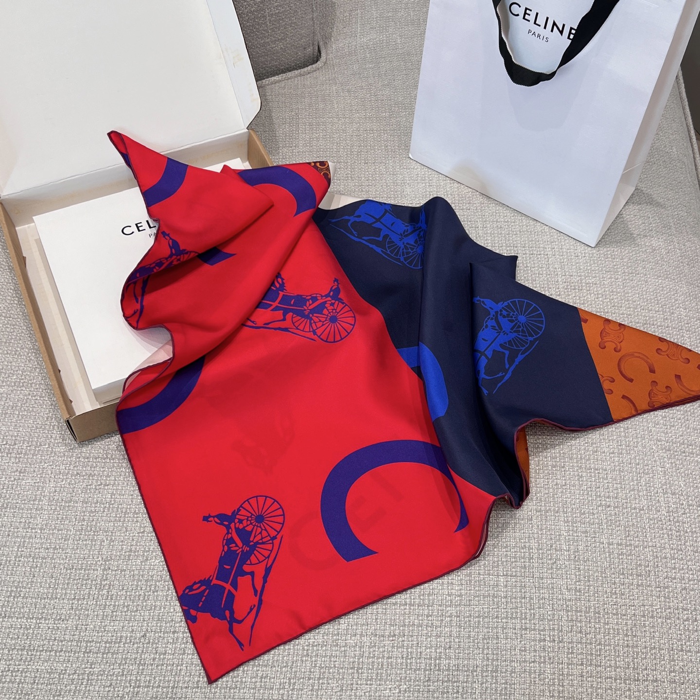 Celine 𝟐𝟔ꫛꫀꪝ《旗帜丝巾》 杏色拼红色