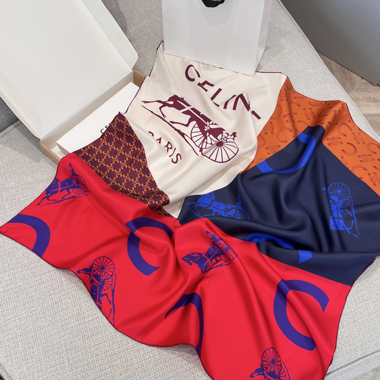 Celine 𝟐𝟔ꫛꫀꪝ《旗帜丝巾》 杏色拼红色