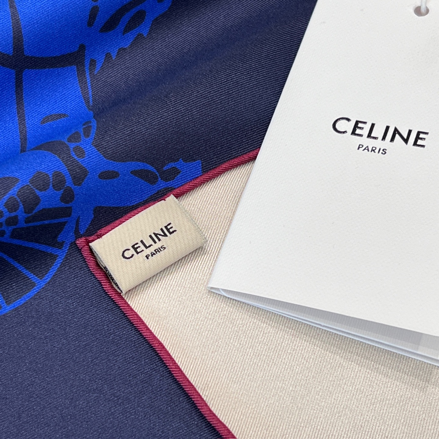 Celine 𝟐𝟔ꫛꫀꪝ《旗帜丝巾》 杏色拼红色