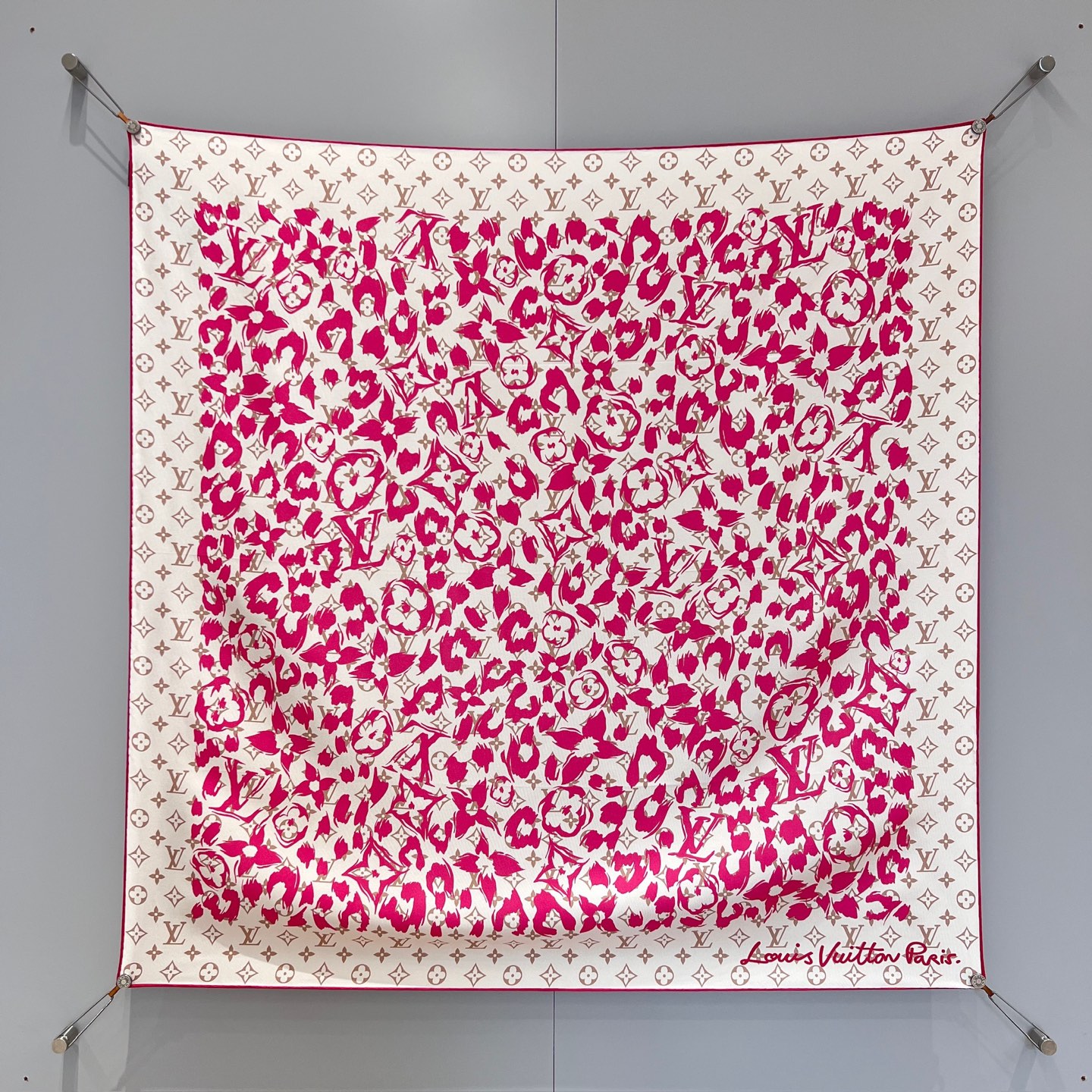 𝐋𝐨𝐮𝐢𝐬 𝐯𝐮𝐢𝐭𝐭𝐨𝐧 • 𝟐𝟔ꫛꫀꪝ《旷野游猎》蓝白色Size：90x90cm 100%斜纹真丝 
