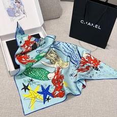 𝐂𝐡𝐚𝐧𝐞𝐥 • 𝟐𝟔𝐌《海底世界》Size:90x90cm 100%斜纹真丝 以海洋为主题,轻薄柔软,佩戴舒适。图案饰 𝐂𝐡𝐚𝐧𝐞𝐥 • 𝟐𝟔𝐌《海底世界》Size:90x90cm 100%斜纹真丝 以海洋为主题,轻薄柔软,佩戴舒适。图案饰