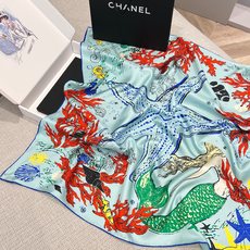 𝐂𝐡𝐚𝐧𝐞𝐥 • 𝟐𝟔𝐌《海底世界》Size:90x90cm 100%斜纹真丝 以海洋为主题,轻薄柔软,佩戴舒适。图案饰 𝐂𝐡𝐚𝐧𝐞𝐥 • 𝟐𝟔𝐌《海底世界》Size:90x90cm 100%斜纹真丝 以海洋为主题,轻薄柔软,佩戴舒适。图案饰