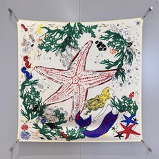 𝐂𝐡𝐚𝐧𝐞𝐥 • 𝟐𝟔𝐌《海底世界》Size:90x90cm 100%斜纹真丝 以海洋为主题,轻薄柔软,佩戴舒适。图案饰 𝐂𝐡𝐚𝐧𝐞𝐥 • 𝟐𝟔𝐌《海底世界》Size:90x90cm 100%斜纹真丝 以海洋为主题,轻薄柔软,佩戴舒适。图案饰
