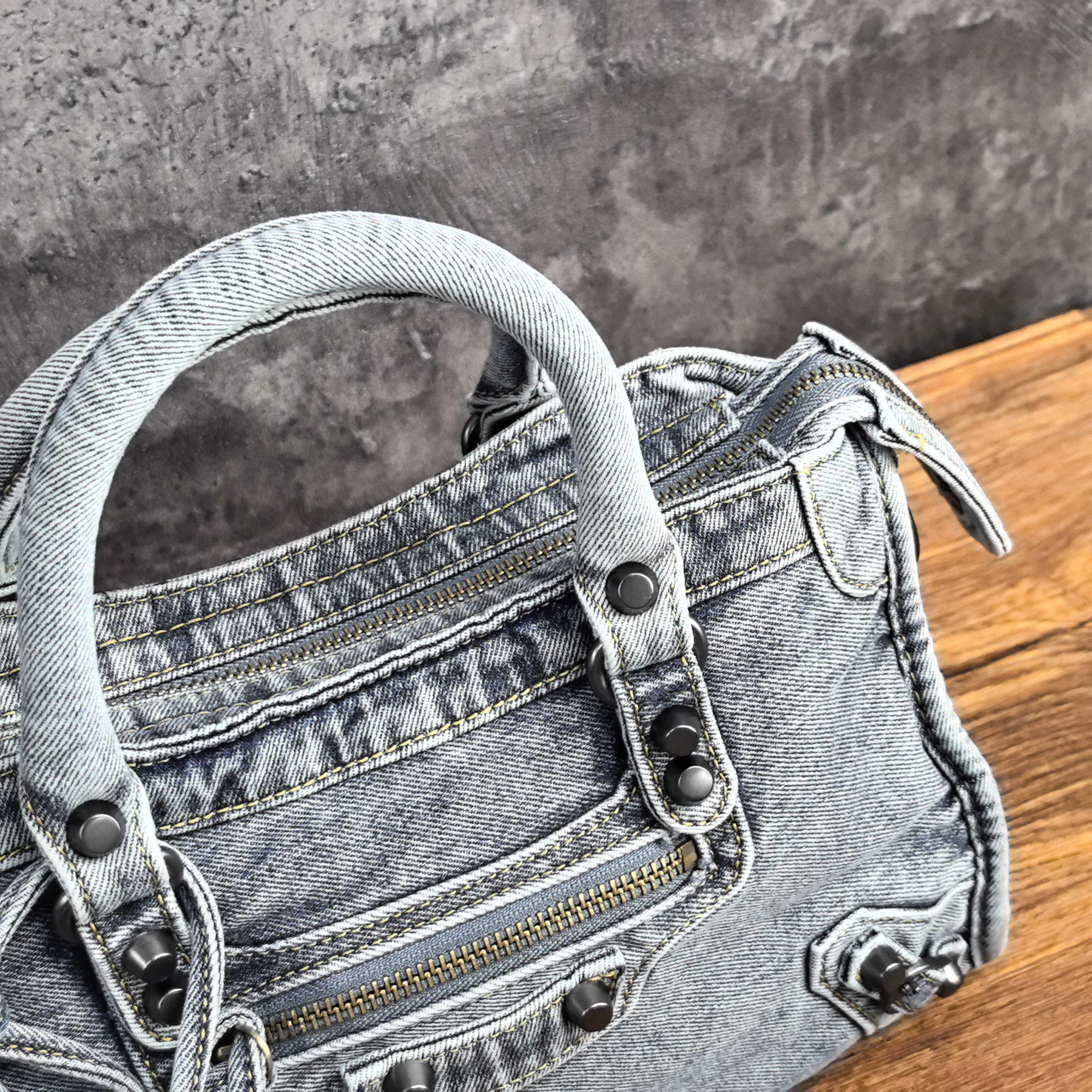 Balenciaga small everyday
