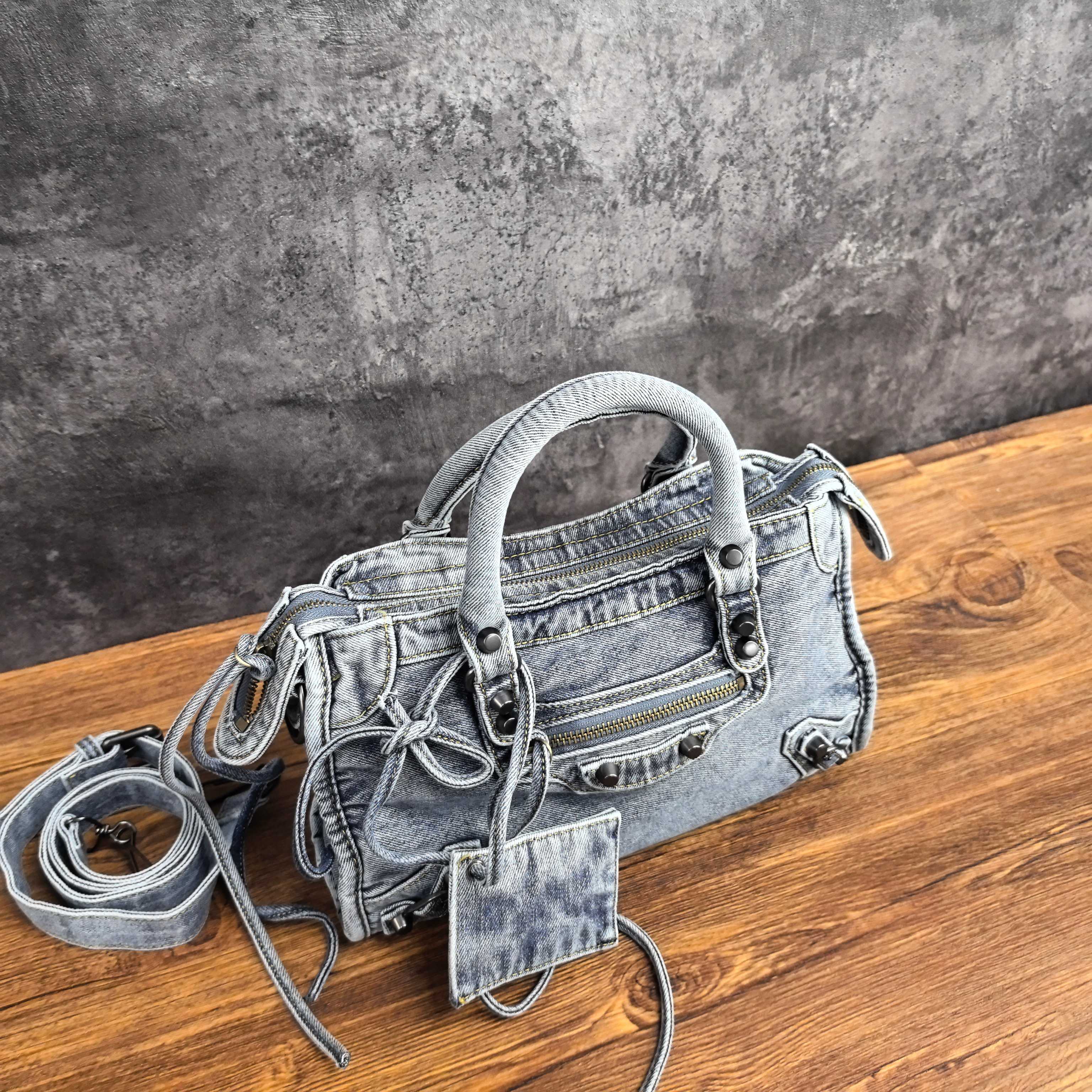 Balenciaga small everyday
