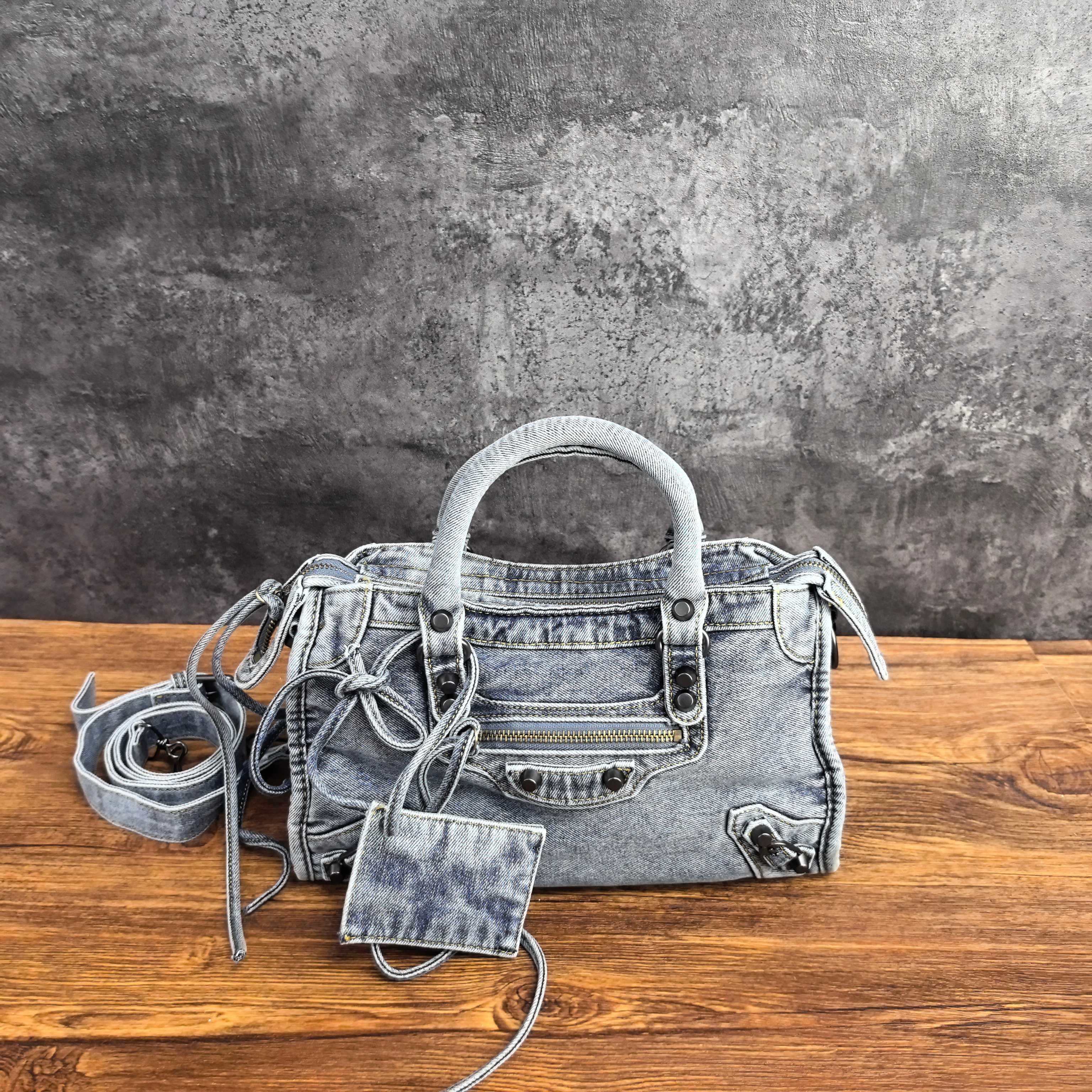 Balenciaga small everyday