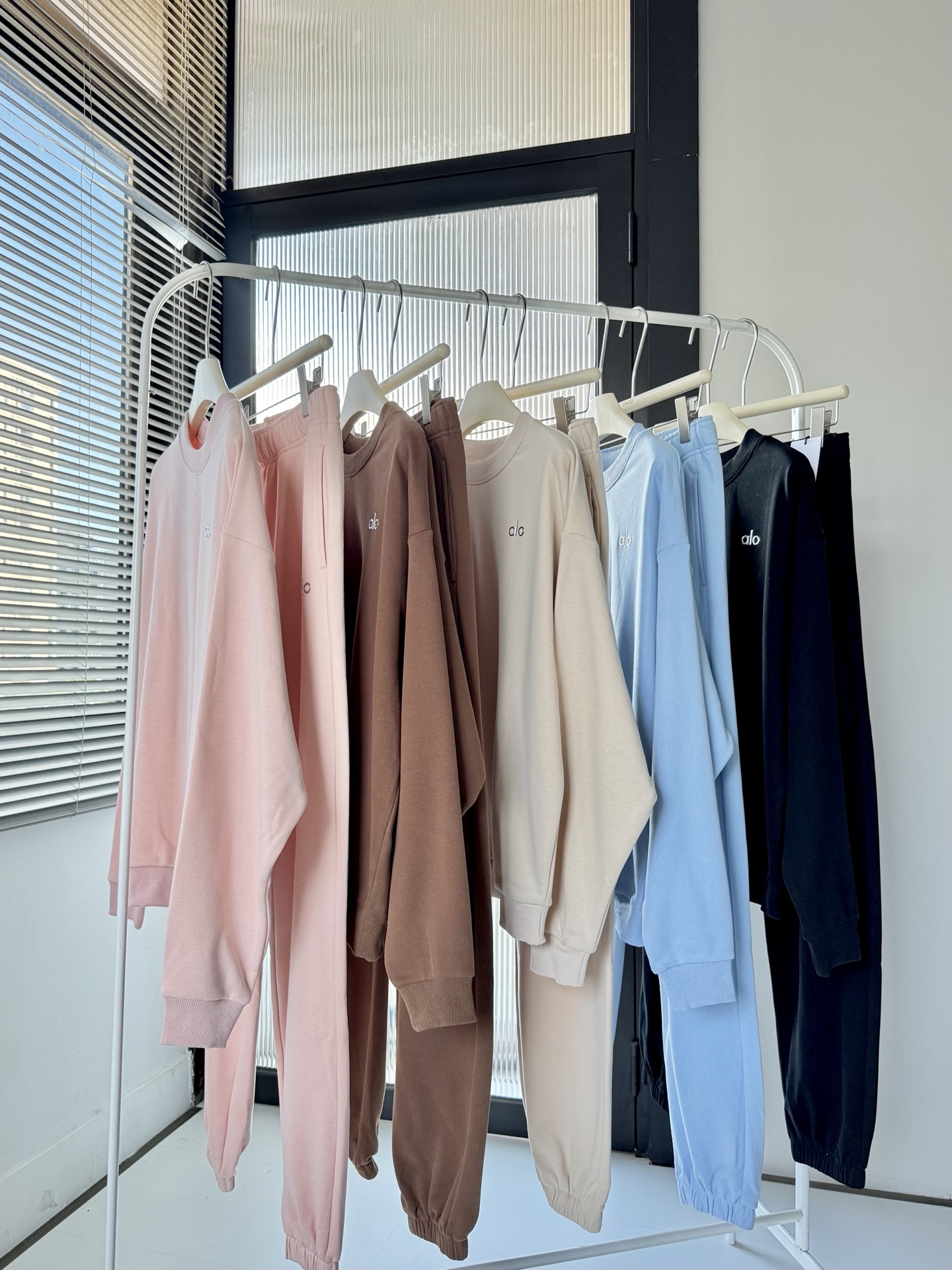Alo long sleeve lounge pink yoga