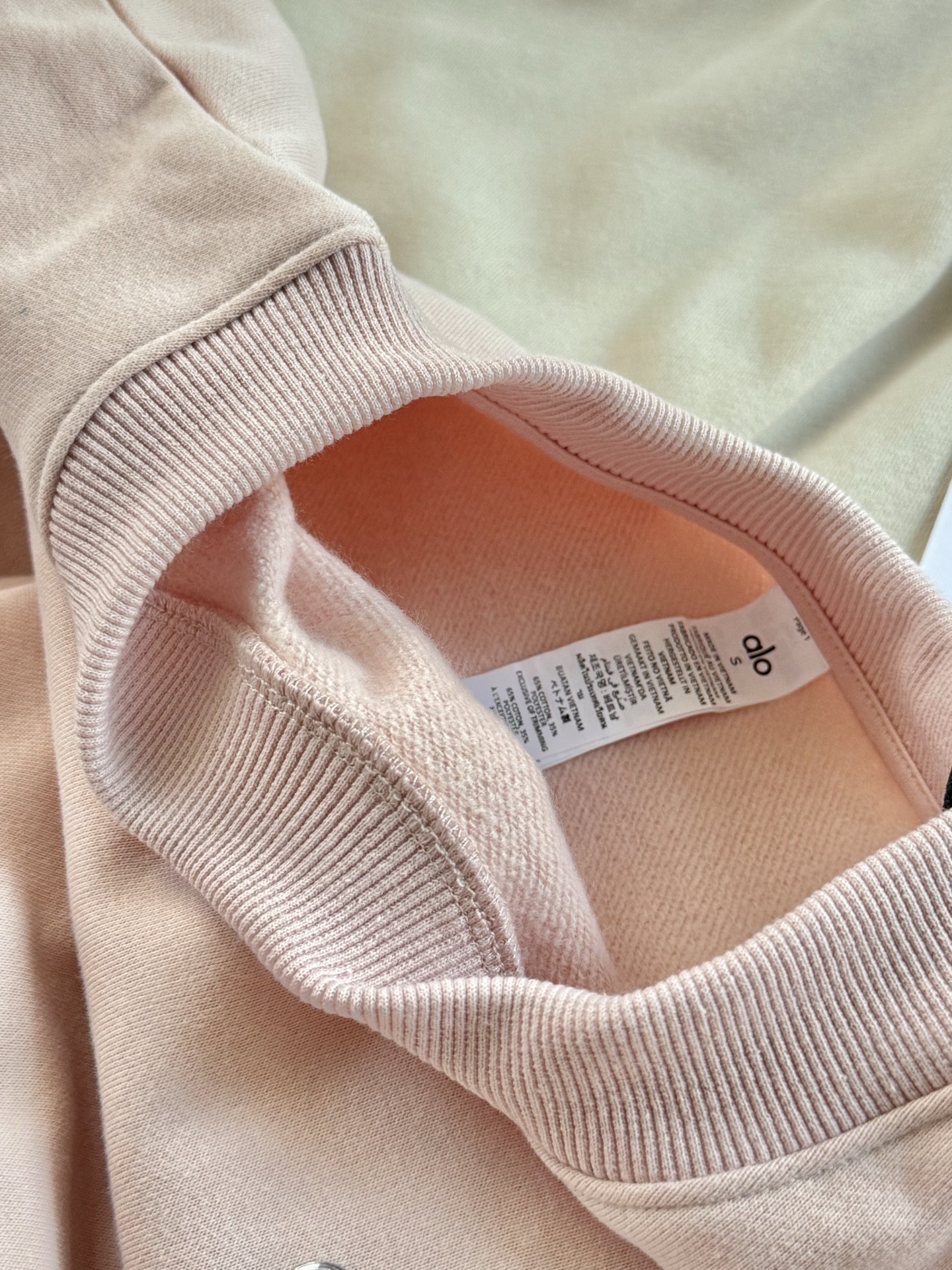 Alo long sleeve lounge light pink yoga