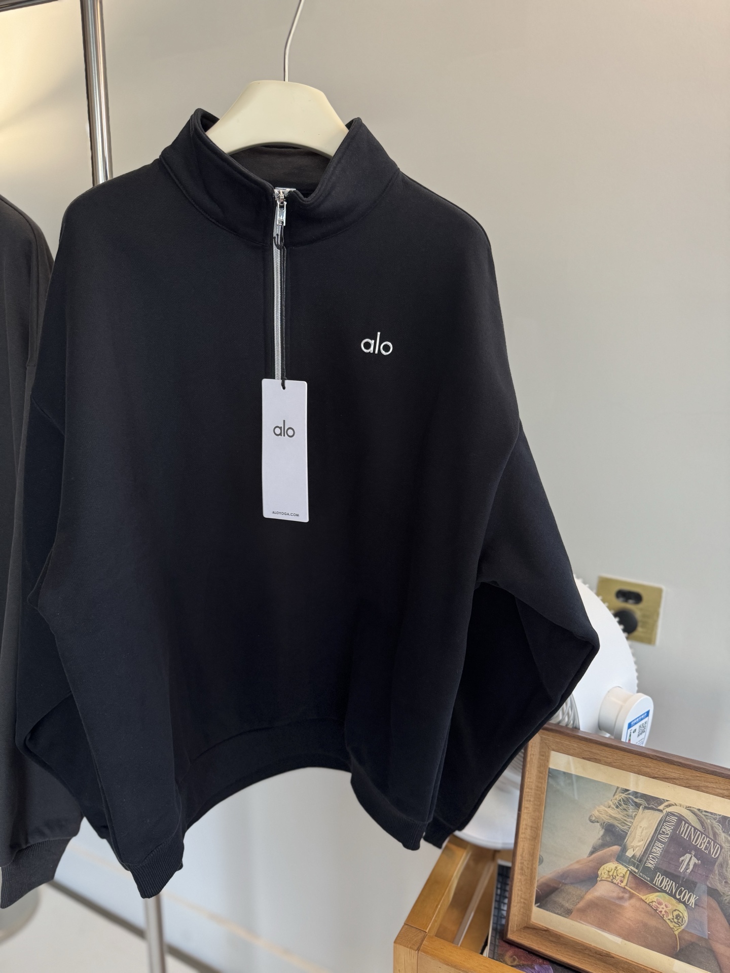 Alo Long sleeve alo logo yoga