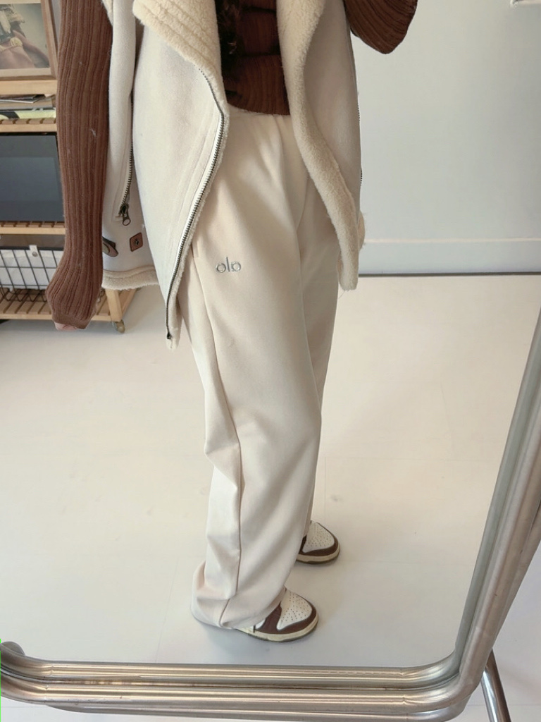 Alo Accolade pants lounge cream yoga