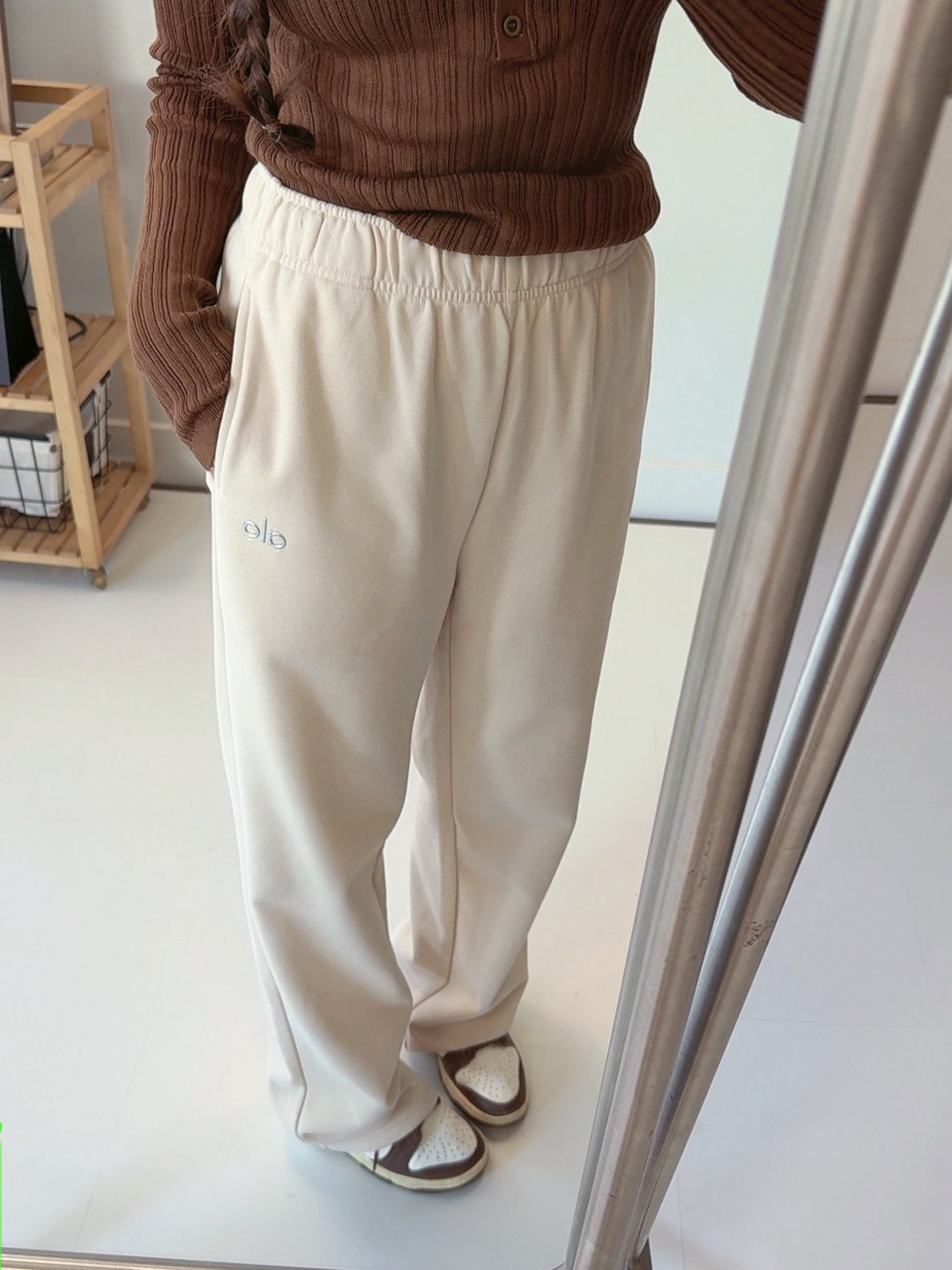 Alo Accolade pants lounge cream yoga