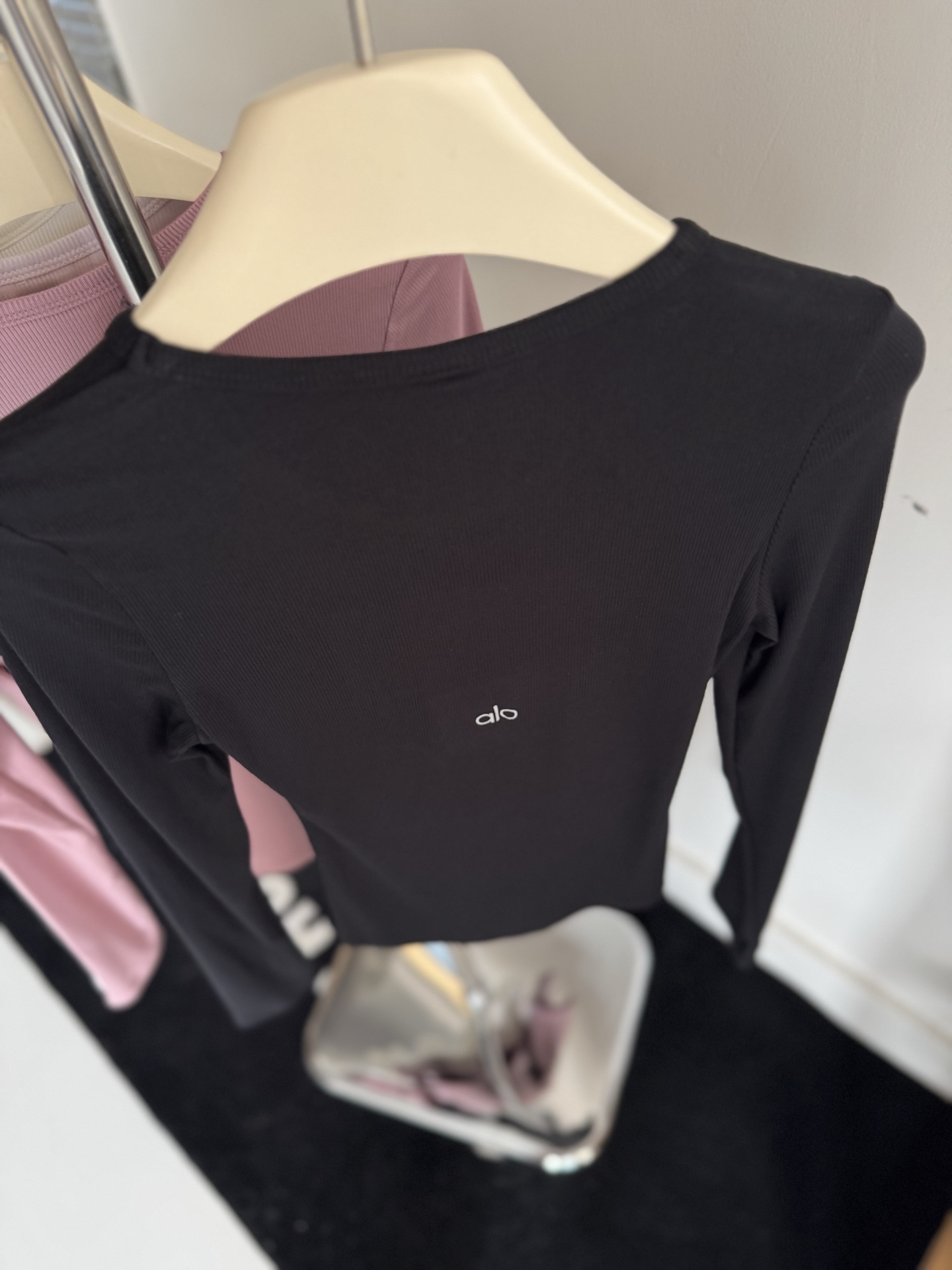 Alo long sleeve yoga black