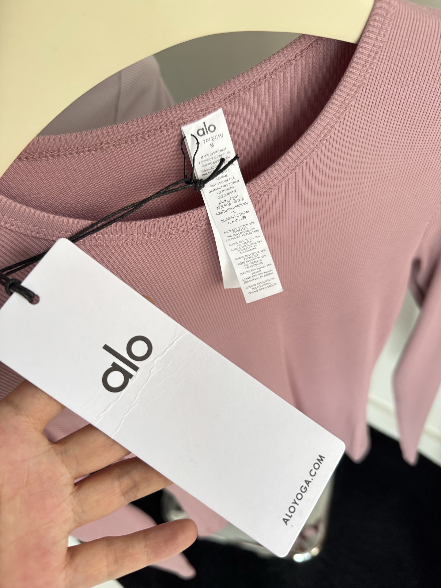 Alo long sleeve lounge beige yoga