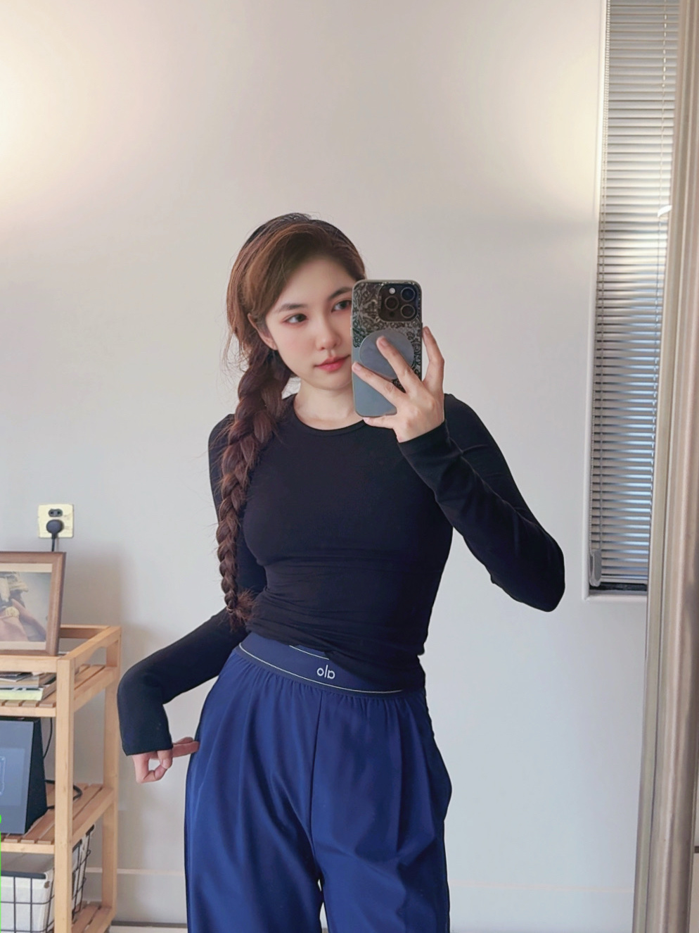 Alo long sleeve lounge black yoga