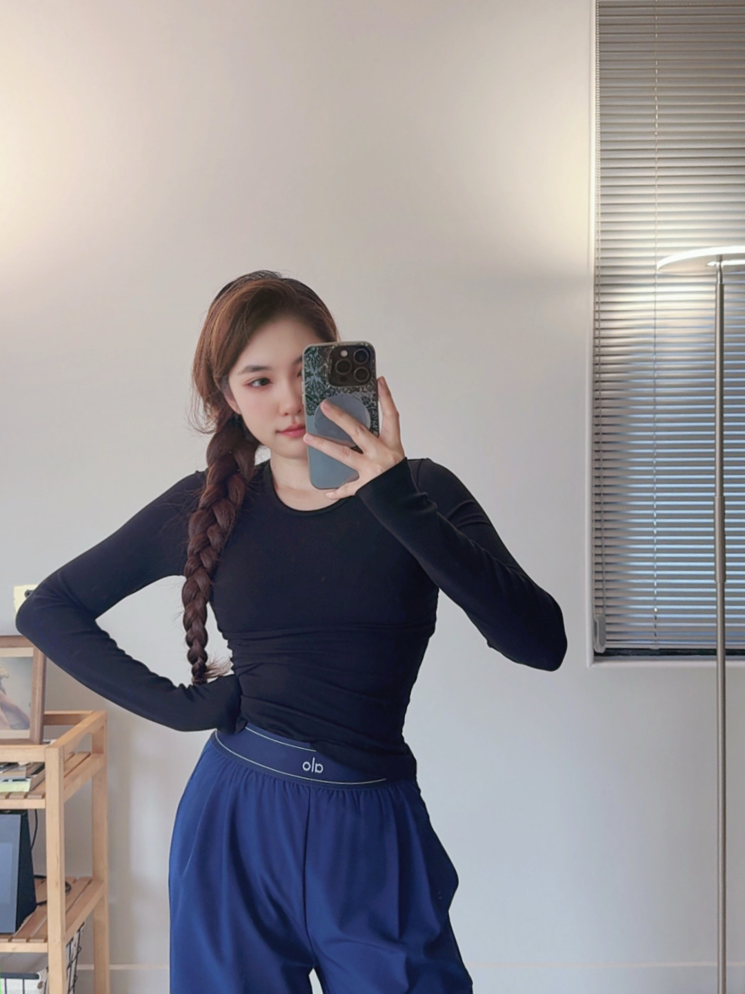 Alo long sleeve lounge black yoga