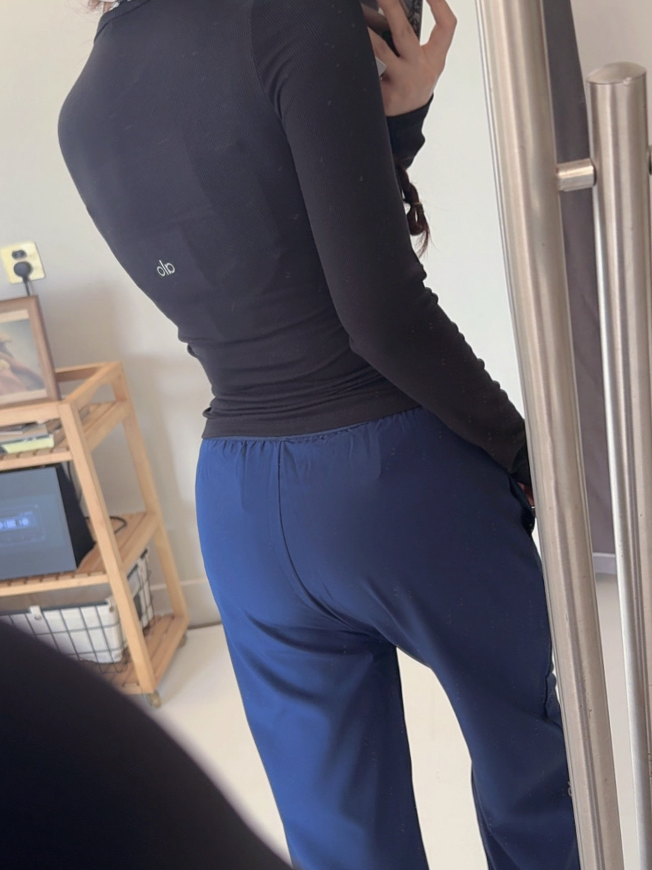 Alo long sleeve lounge black yoga