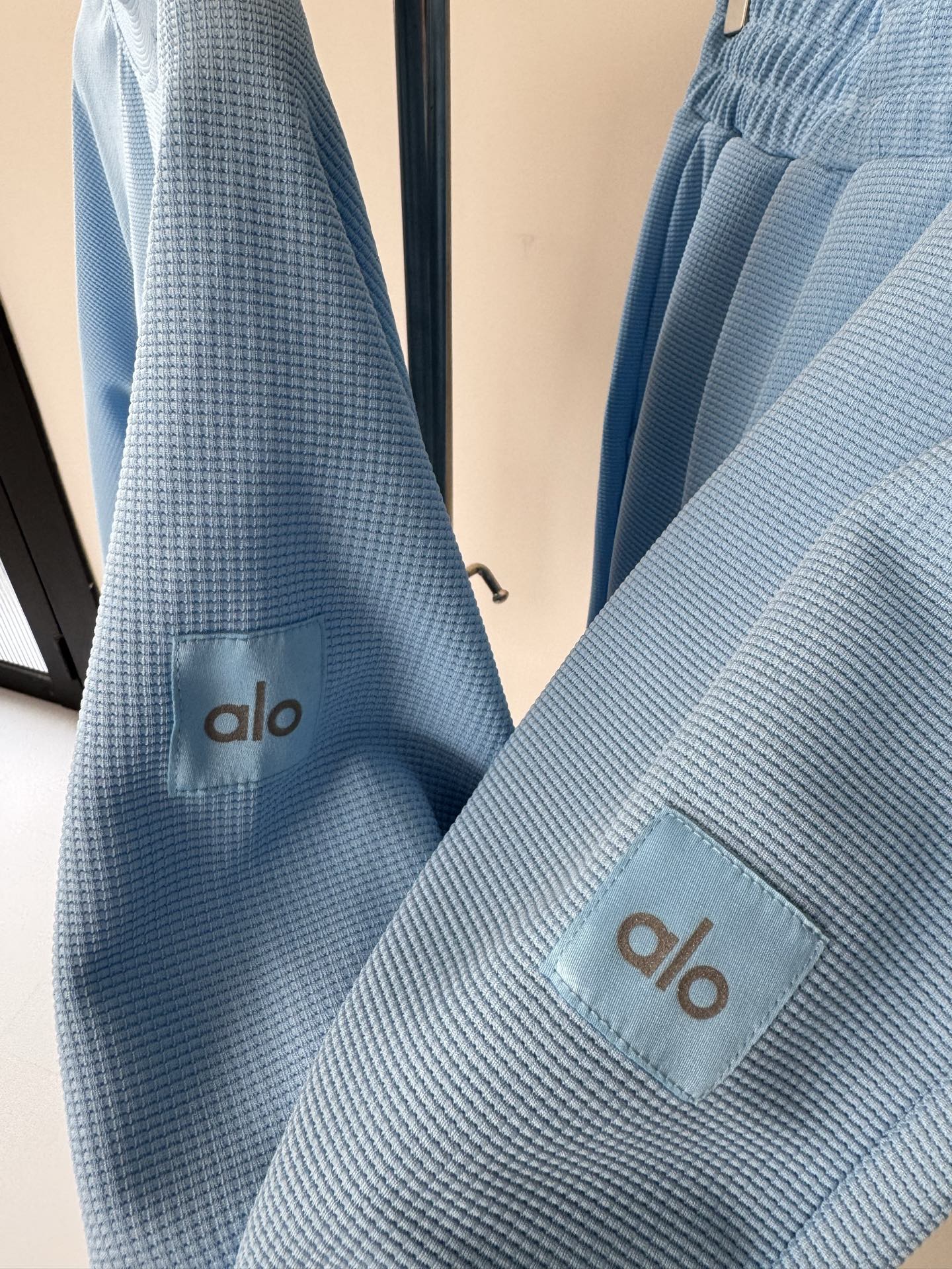 Alo long sleeve lounge white yoga