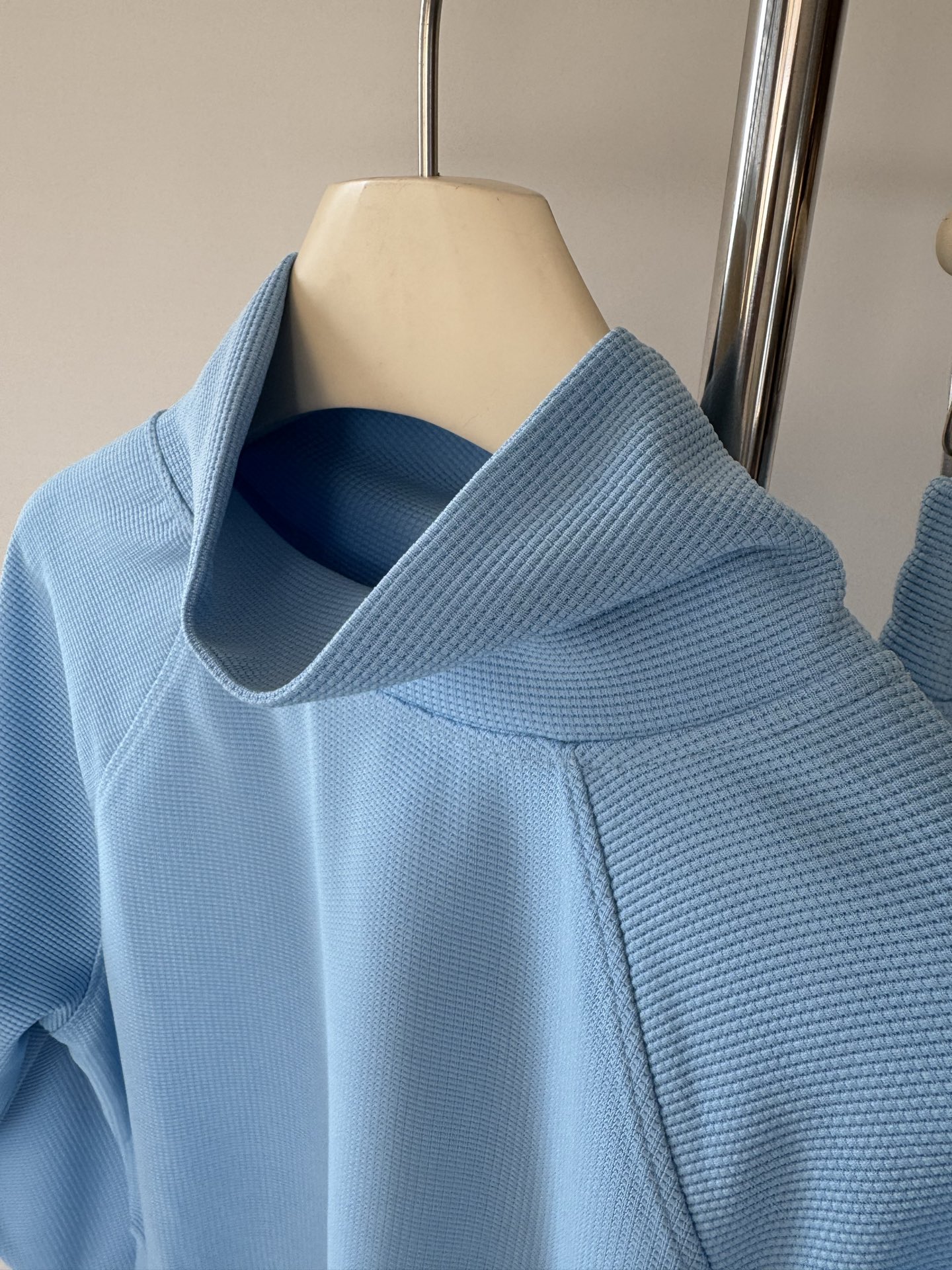 Alo long sleeve studio light blue yoga
