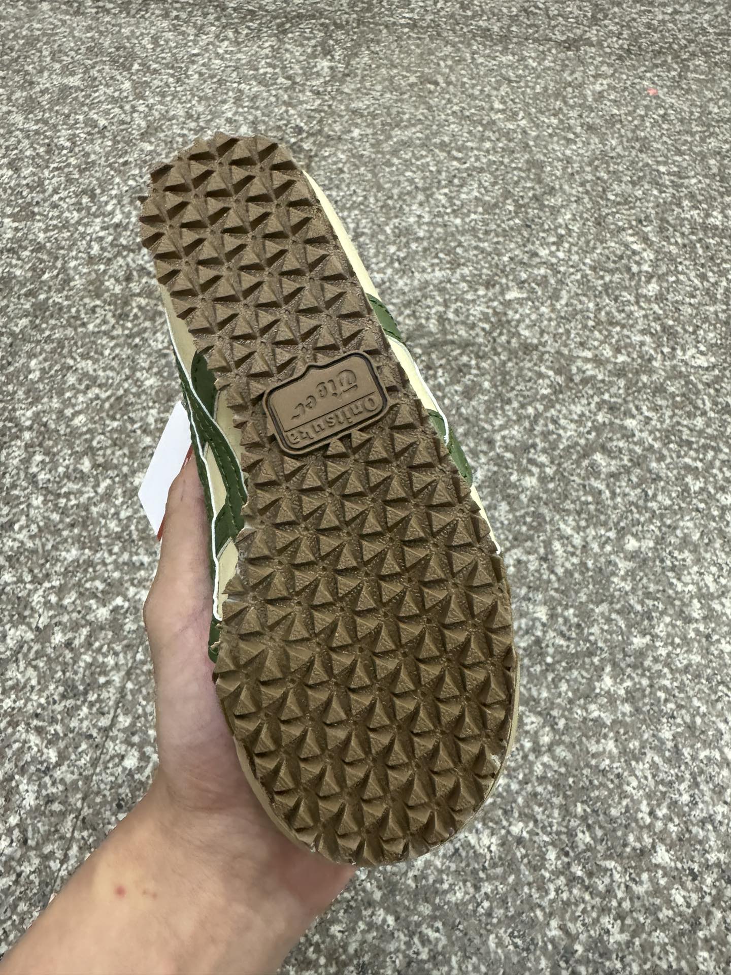 图片[8]-独家配色 高版本.绝对的好货💯. 亚瑟士鬼冢虎限量版魔术贴童鞋 Y瑟士的童鞋并不多.这款一上新就受到欢迎.非常热卖款.💯外型精致.款式好看.魔术贴加松紧带设计.鞋底采用耐磨防滑橡胶大底.富有弹性.鞋头反绒皮材质．👇模压EVA中底.缓冲减震.所以对于很多人来说.👍拥有不仅仅是因为双脚需要穿鞋.更多的是对生活的一种品味和追求.萌宝入园必备款.！ 尺码；22.5–37-选品中心