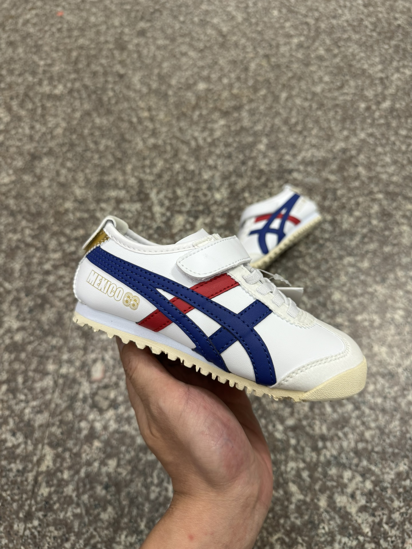 图片[8]-新配色新添尺码 高版本.绝对的好货💯.尺码22.5-37 亚瑟士鬼冢虎限量版魔术贴童鞋 Y瑟士的童鞋并不多.这款一上新就受到欢迎.非常热卖款.💯外型精致.款式好看.魔术贴加松紧带设计.鞋底采用耐磨防滑橡胶大底.富有弹性.鞋头反绒皮材质．👇模压EVA中底.缓冲减震.所以对于很多人来说.👍拥有不仅仅是因为双脚需要穿鞋.更多的是对生活的一种品味和追求.萌宝入园必备款.！ 尺码；22.5–37-选品中心