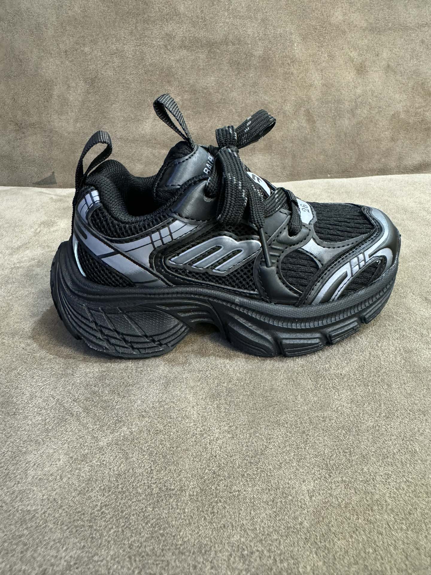 图片[6]-顶配版【高版本巴黎世家老爹鞋儿童鞋26-37码 魔术贴设计，穿脱也超方便✌🏻 镂空设计，透气舒适☁️ 橡胶耐磨防滑大底，轻松应对各种地形环境[嘿哈]-选品中心