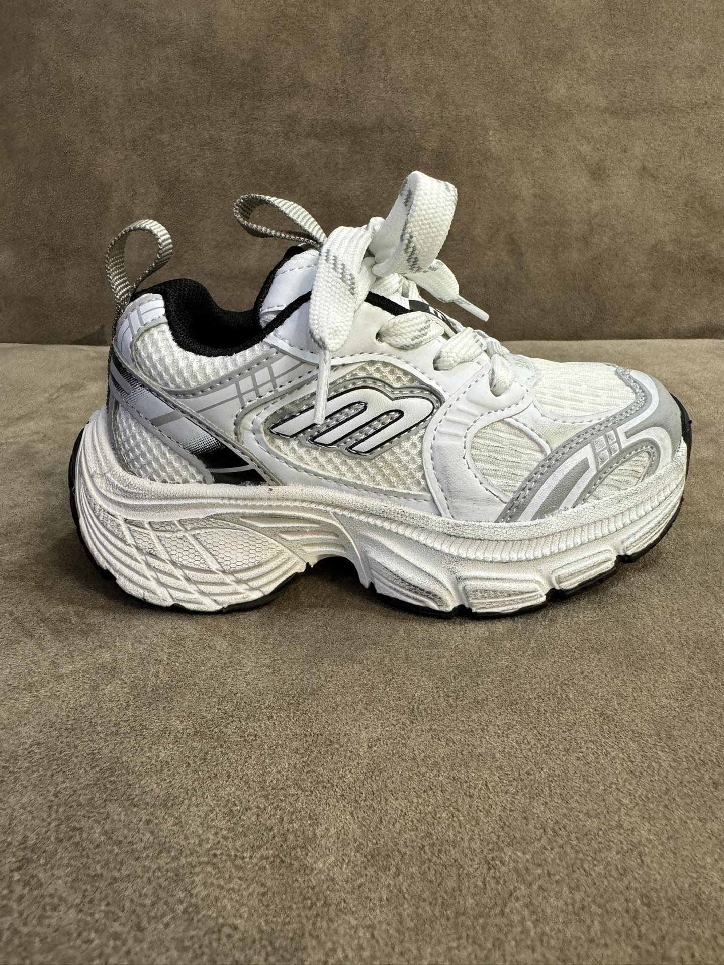 图片[5]-顶配版【高版本巴黎世家老爹鞋儿童鞋26-37码 魔术贴设计，穿脱也超方便✌🏻 镂空设计，透气舒适☁️ 橡胶耐磨防滑大底，轻松应对各种地形环境[嘿哈]-选品中心