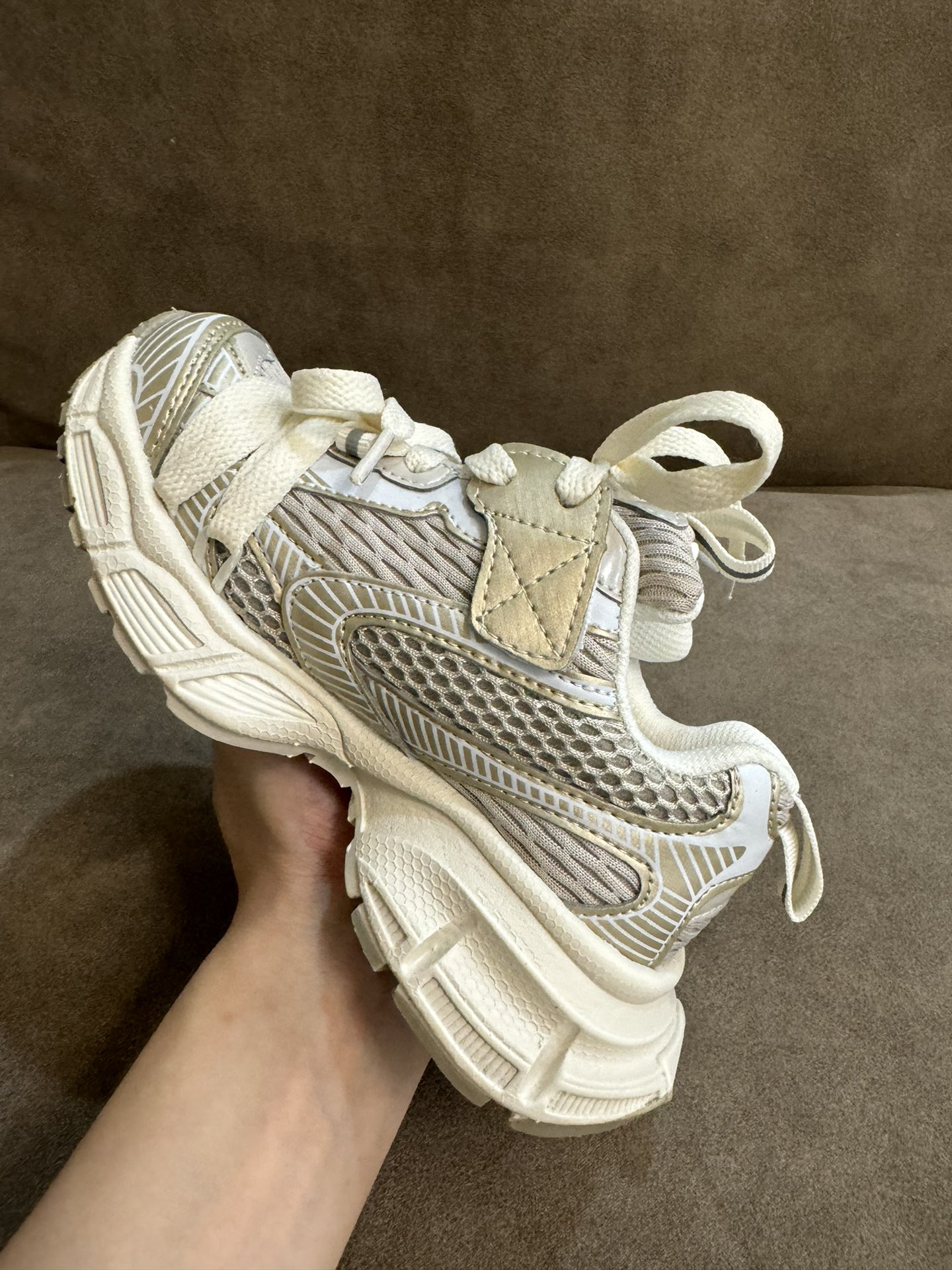 图片[2]-顶配版【高版本巴黎世家3XL老爹鞋儿童鞋厚底男女童鞋网面透气运动鞋 尺码：26-37码 魔术贴设计，穿脱也超方便✌🏻 镂空设计，透气舒适☁️ 橡胶耐磨防滑大底，轻松应对各种地形环境[嘿哈].-选品中心