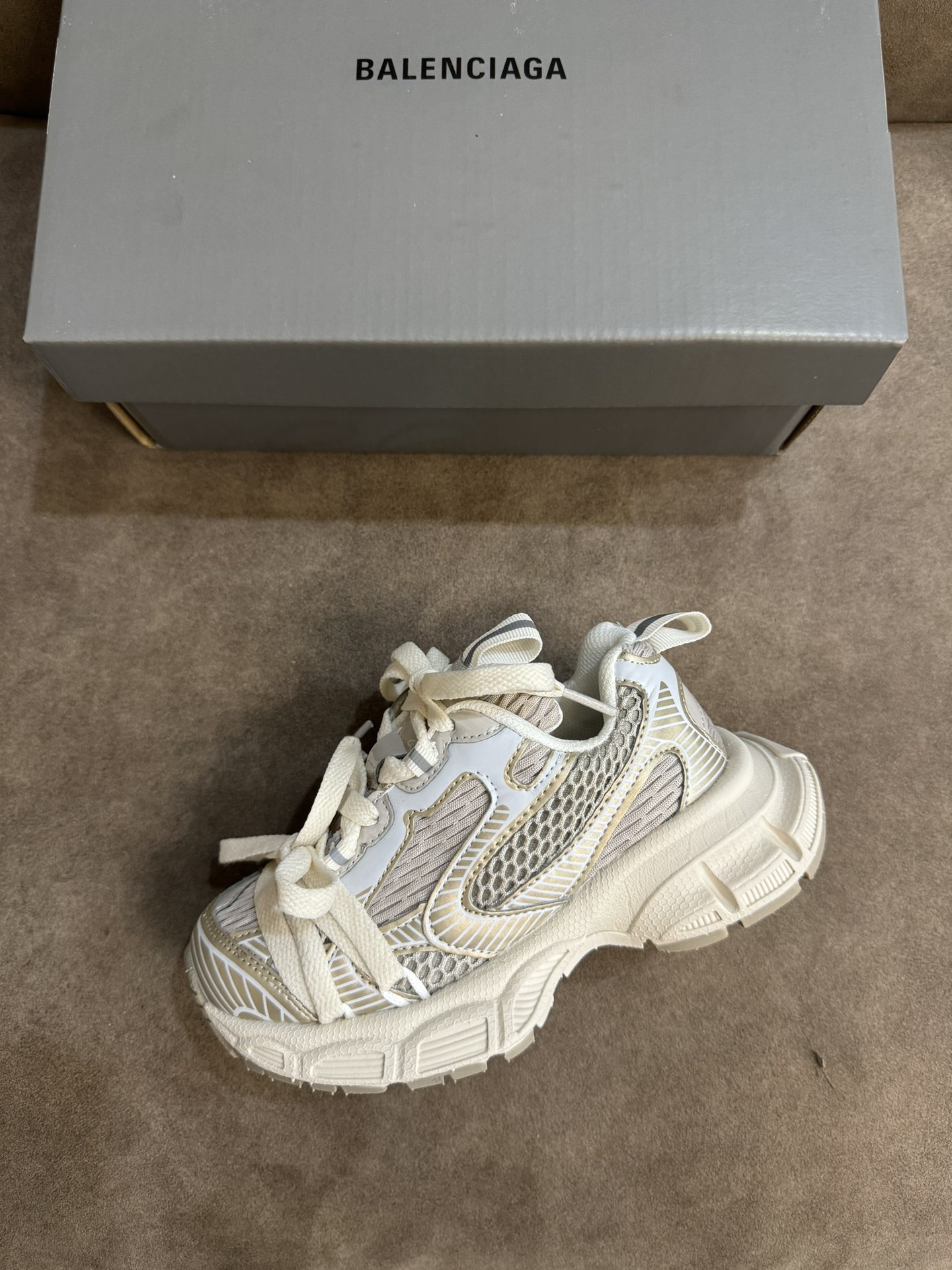 图片[9]-顶配版【高版本巴黎世家3XL老爹鞋儿童鞋厚底男女童鞋网面透气运动鞋 尺码：26-37码 魔术贴设计，穿脱也超方便✌🏻 镂空设计，透气舒适☁️ 橡胶耐磨防滑大底，轻松应对各种地形环境[嘿哈].-选品中心