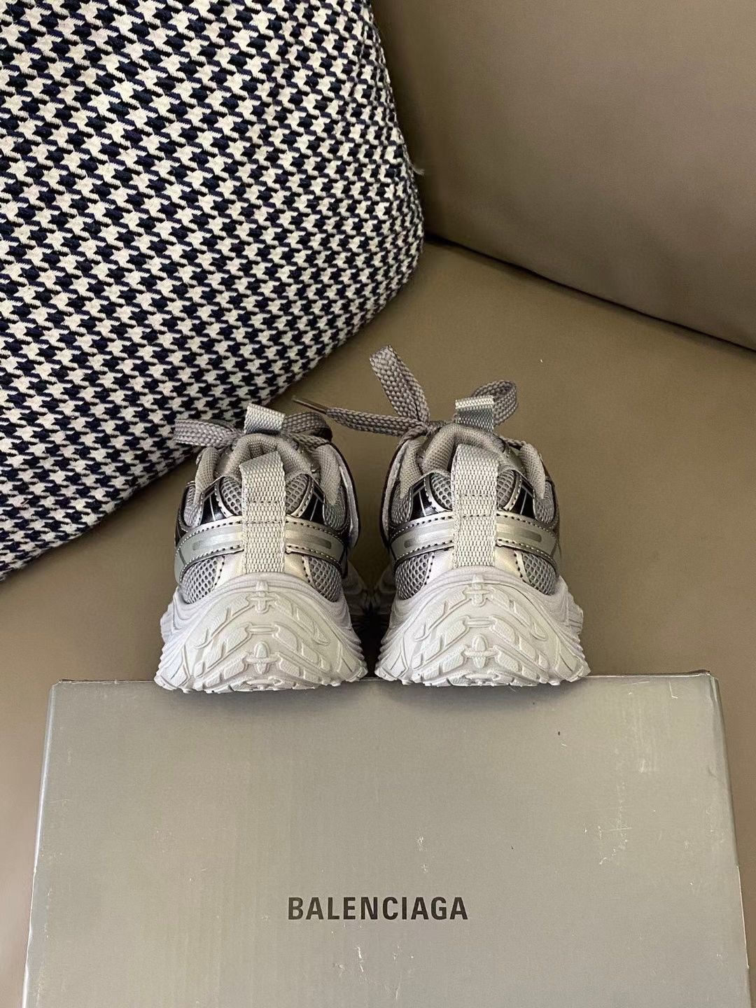 图片[7]-原图直出🌟尺码26-37. 巴黎世家 洋气又百搭的老爹鞋穿上舒服透气💨魔术贴设计，方便宝贝穿脱✅鞋底防滑耐磨☺️舒服好穿✌🏻跑步跳高都棒棒哒🎉鞋型好好看爱了😻-选品中心