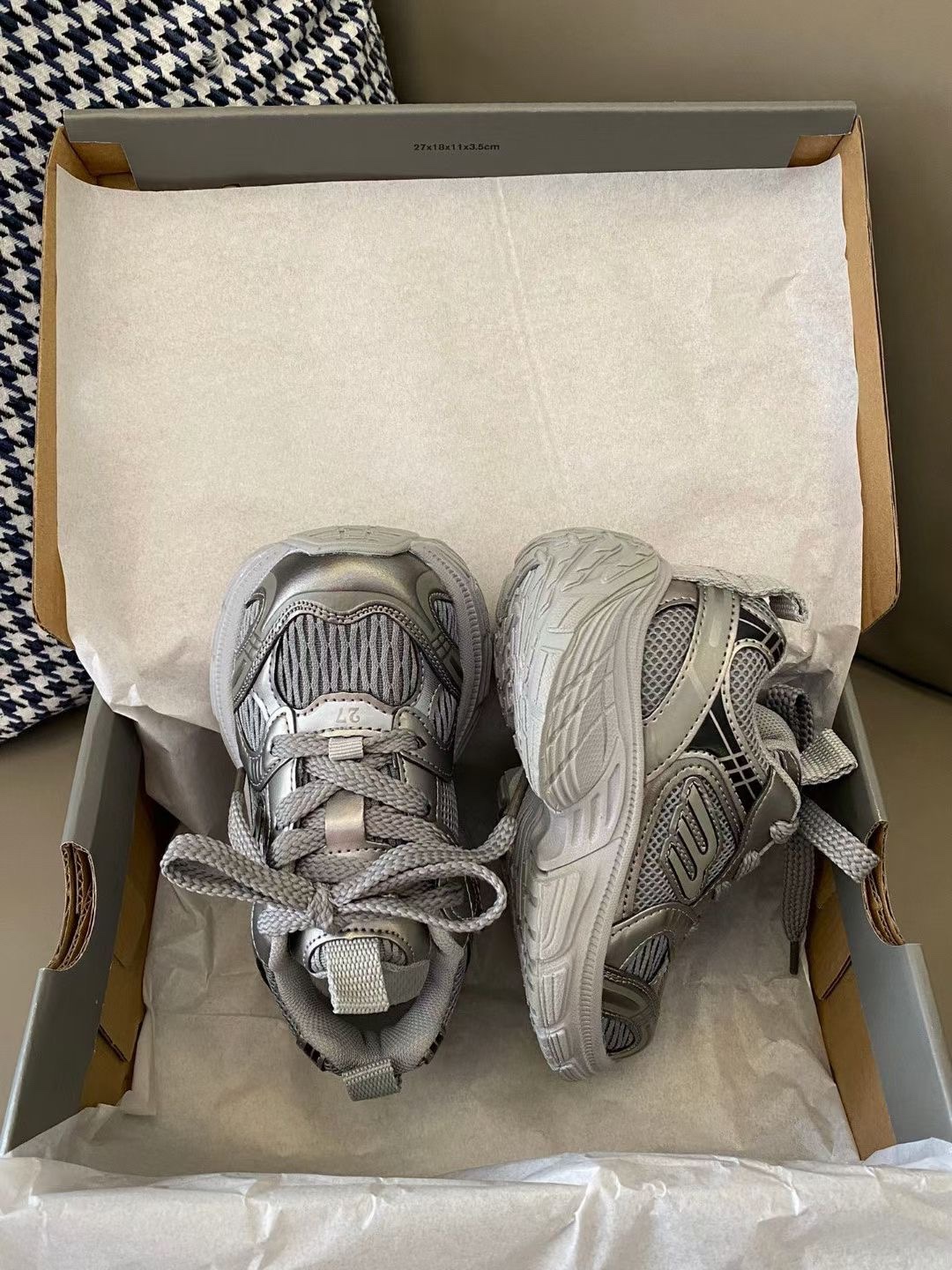 图片[6]-原图直出🌟尺码26-37. 巴黎世家 洋气又百搭的老爹鞋穿上舒服透气💨魔术贴设计，方便宝贝穿脱✅鞋底防滑耐磨☺️舒服好穿✌🏻跑步跳高都棒棒哒🎉鞋型好好看爱了😻-选品中心